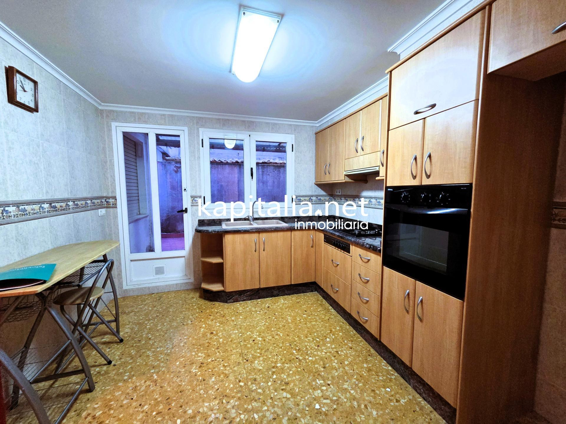 Amplio  Piso con patio a la venta en Ontinyent - Sant Josep