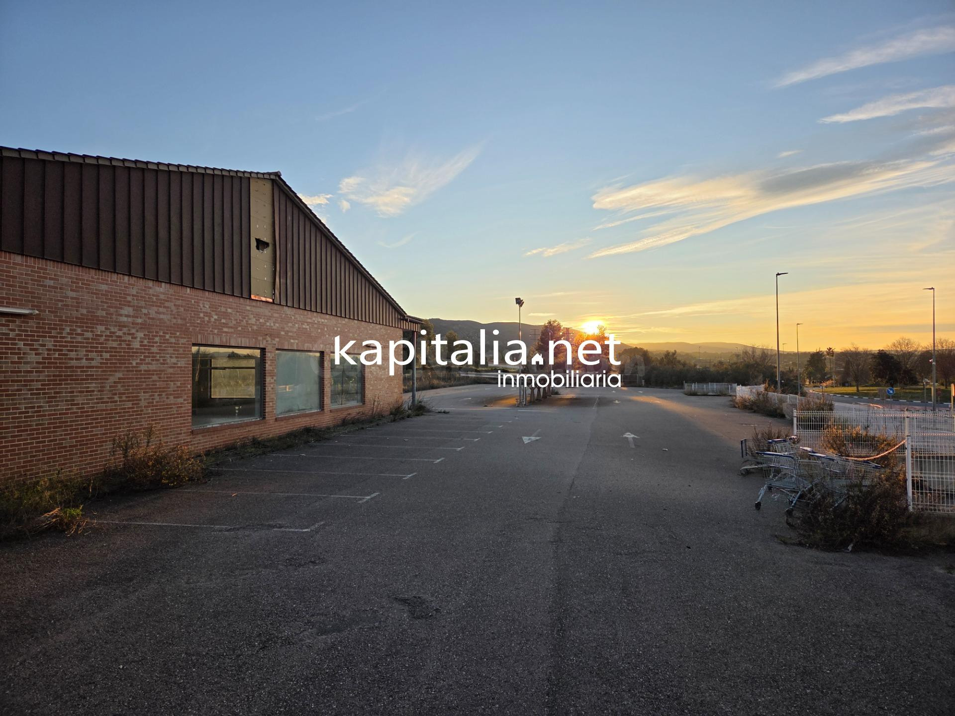 Nave a la venta y en alquiler en Ontinyent.