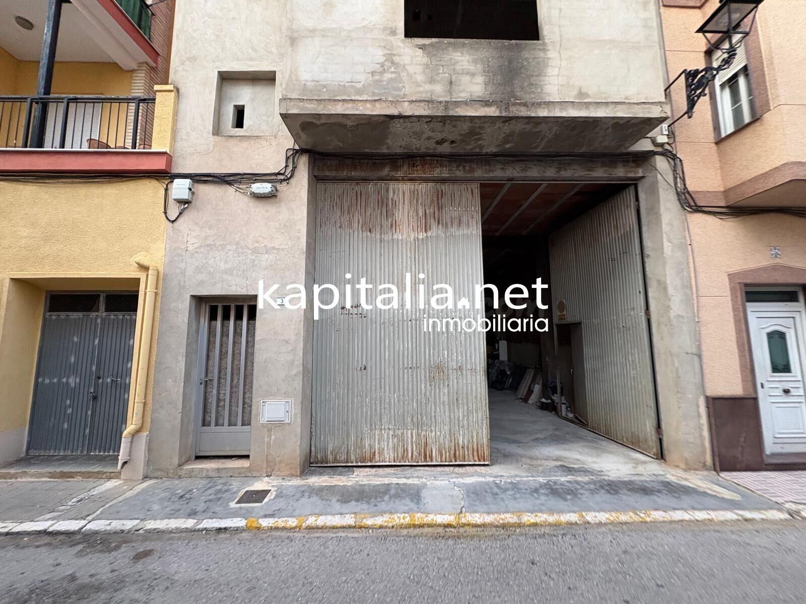EDIFICIO DE 3 PLANTAS PARA TERMINAR DE CONSTRUIR A LA  VENTA EN MANUEL