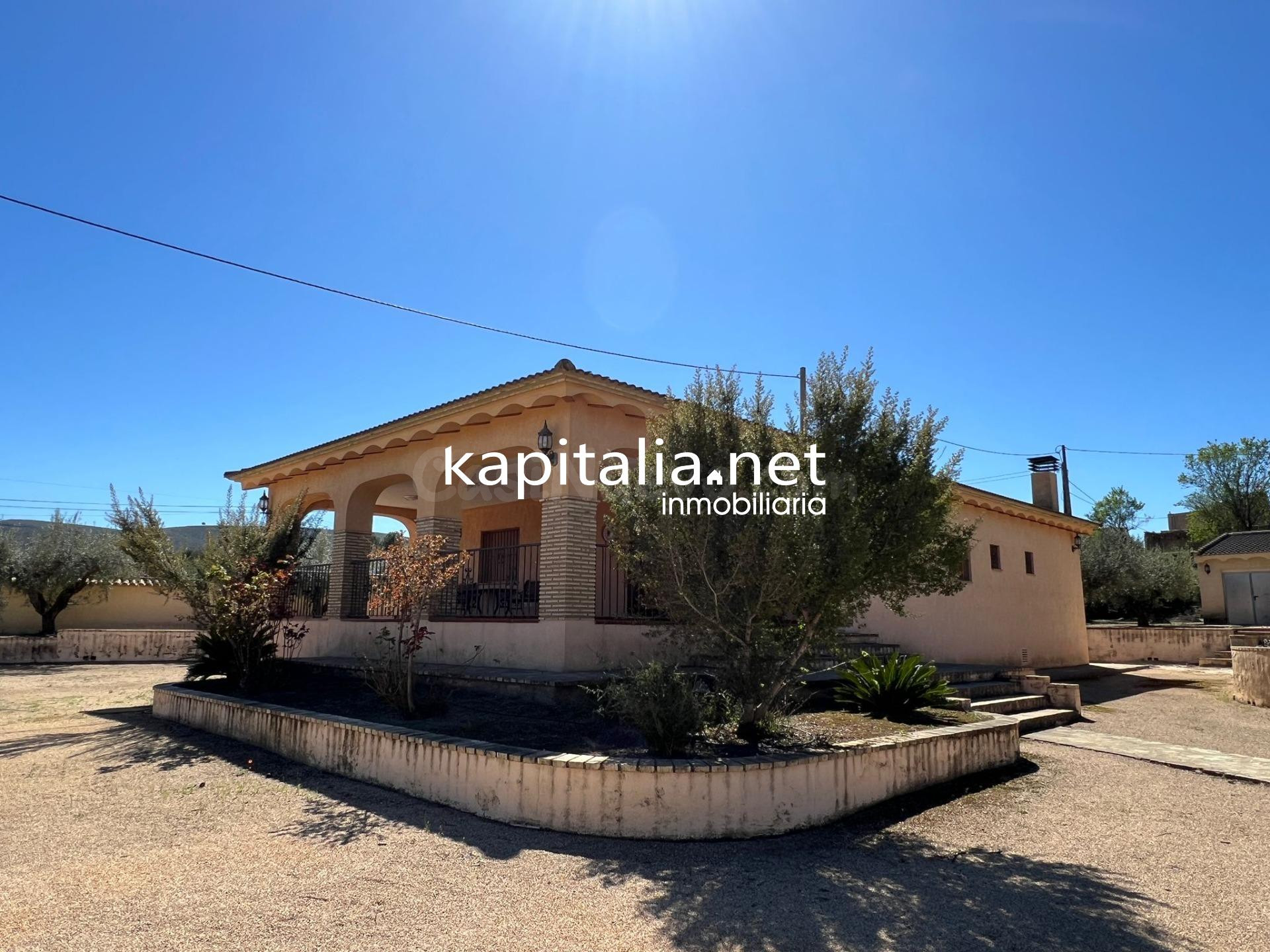 Fantástico chalet en exclusiva zona Ontinyent .