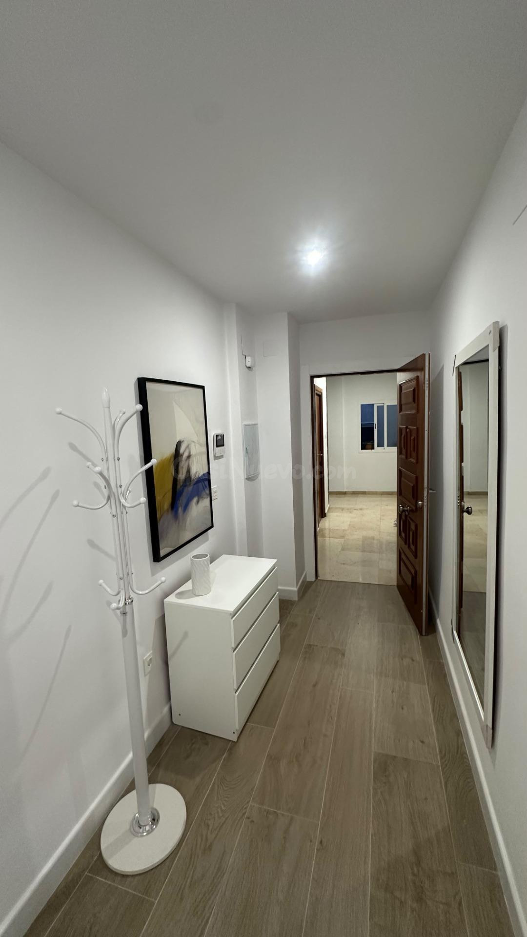 ALQUILER. Espectacular Piso Reformado y amueblado en  el centro de Granada - Zona Constitución  Garaje incluido