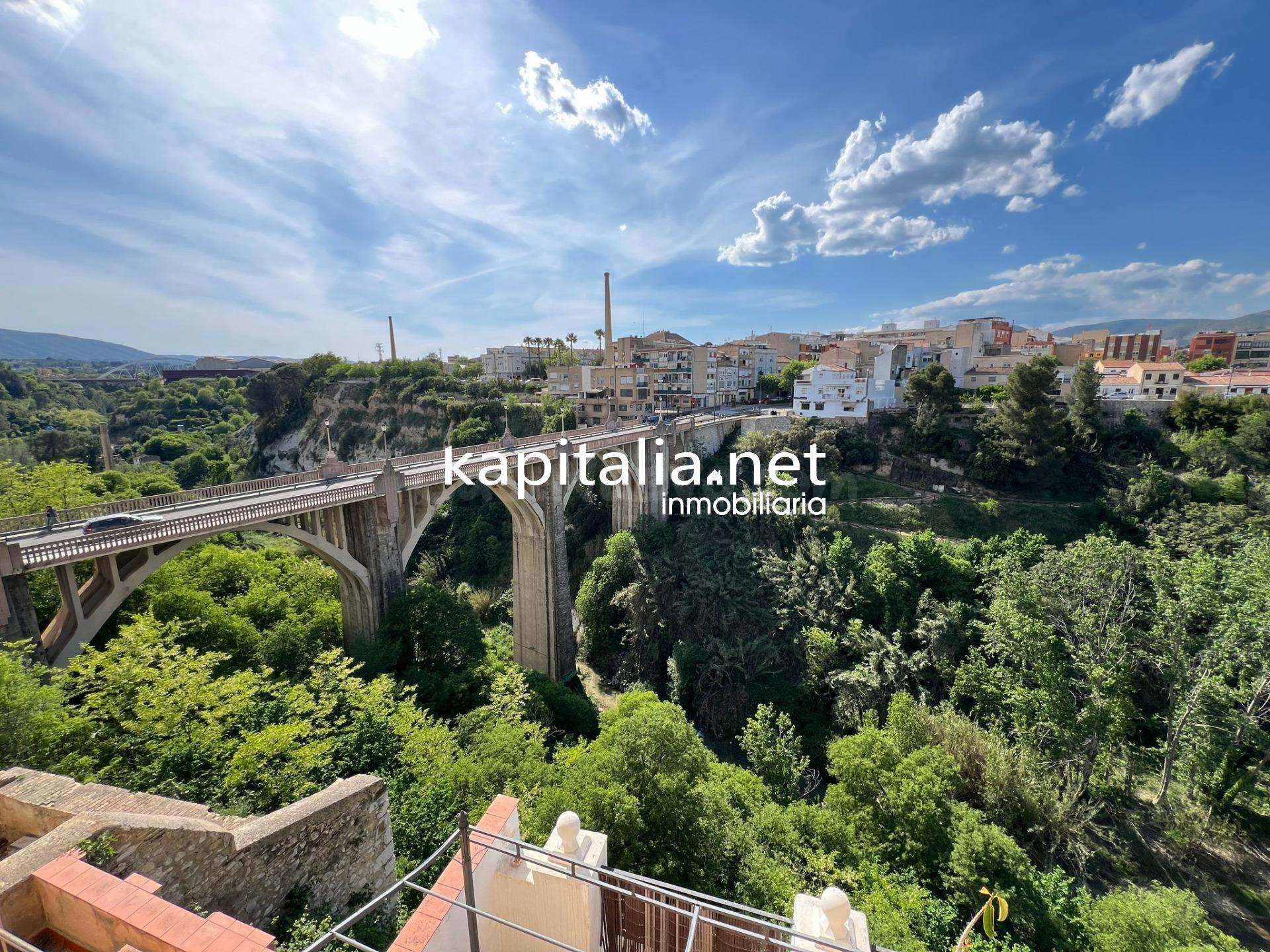 Fantástica casa a la venta en Ontinyent , zona de la Vila . En exclusividad .