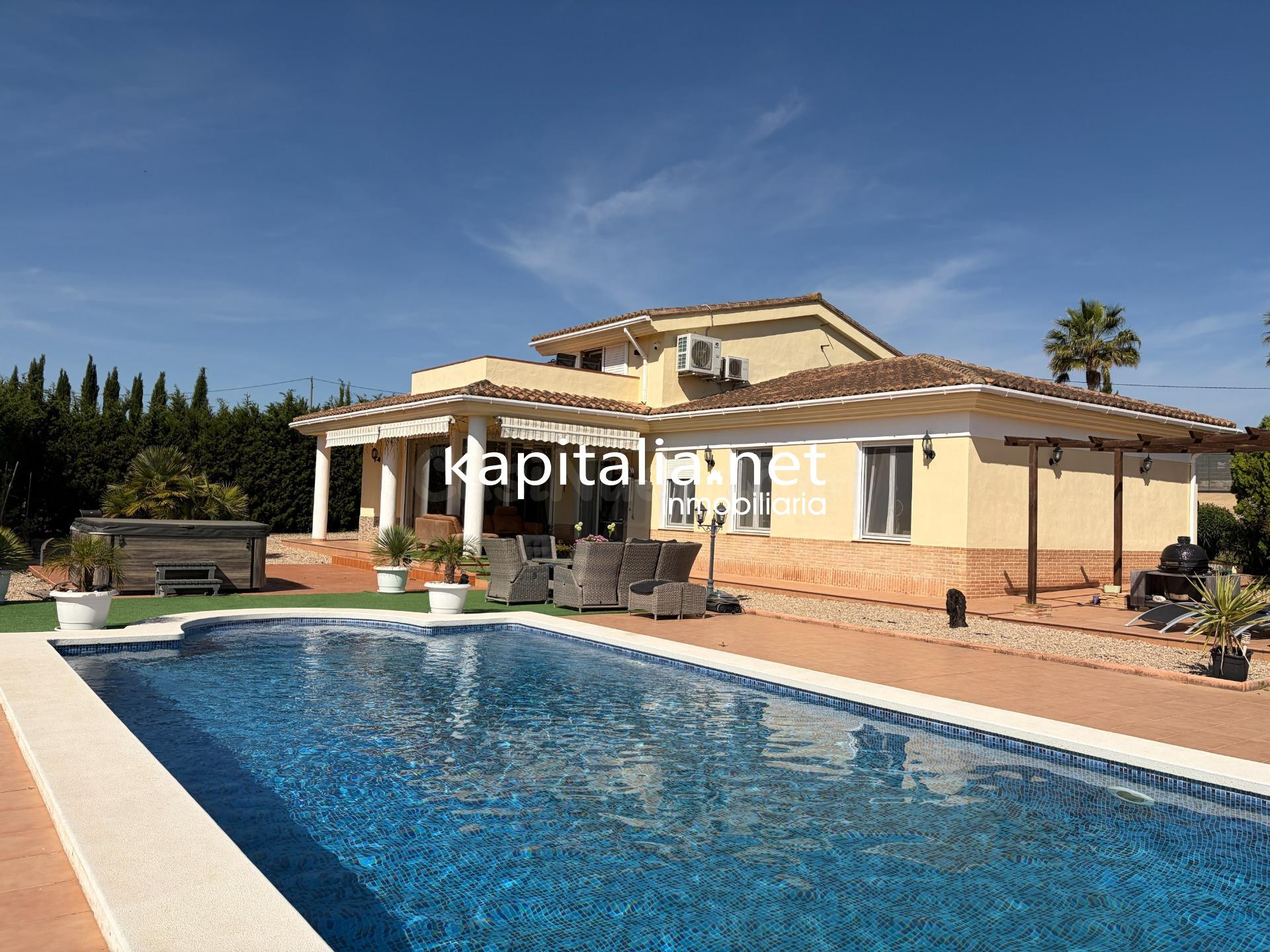 ESPECTACULAR CHALET CON JACUZZI EN OLLERIA. EN EXCLUSIVA EN KAPITALIA!!!