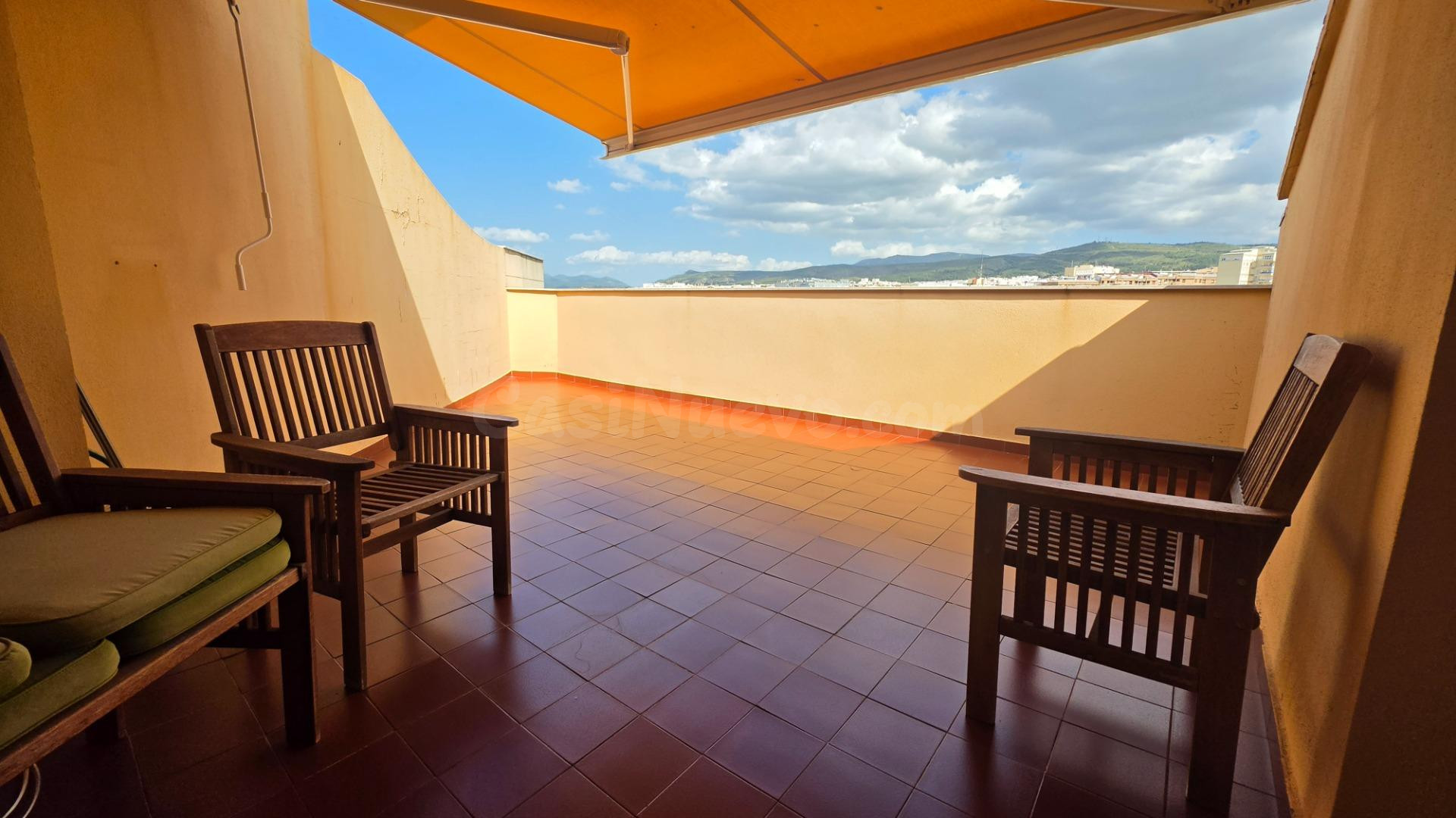 Amplia casa adosada en Ontinyent!!! con terraza y excelentes vistas!!!