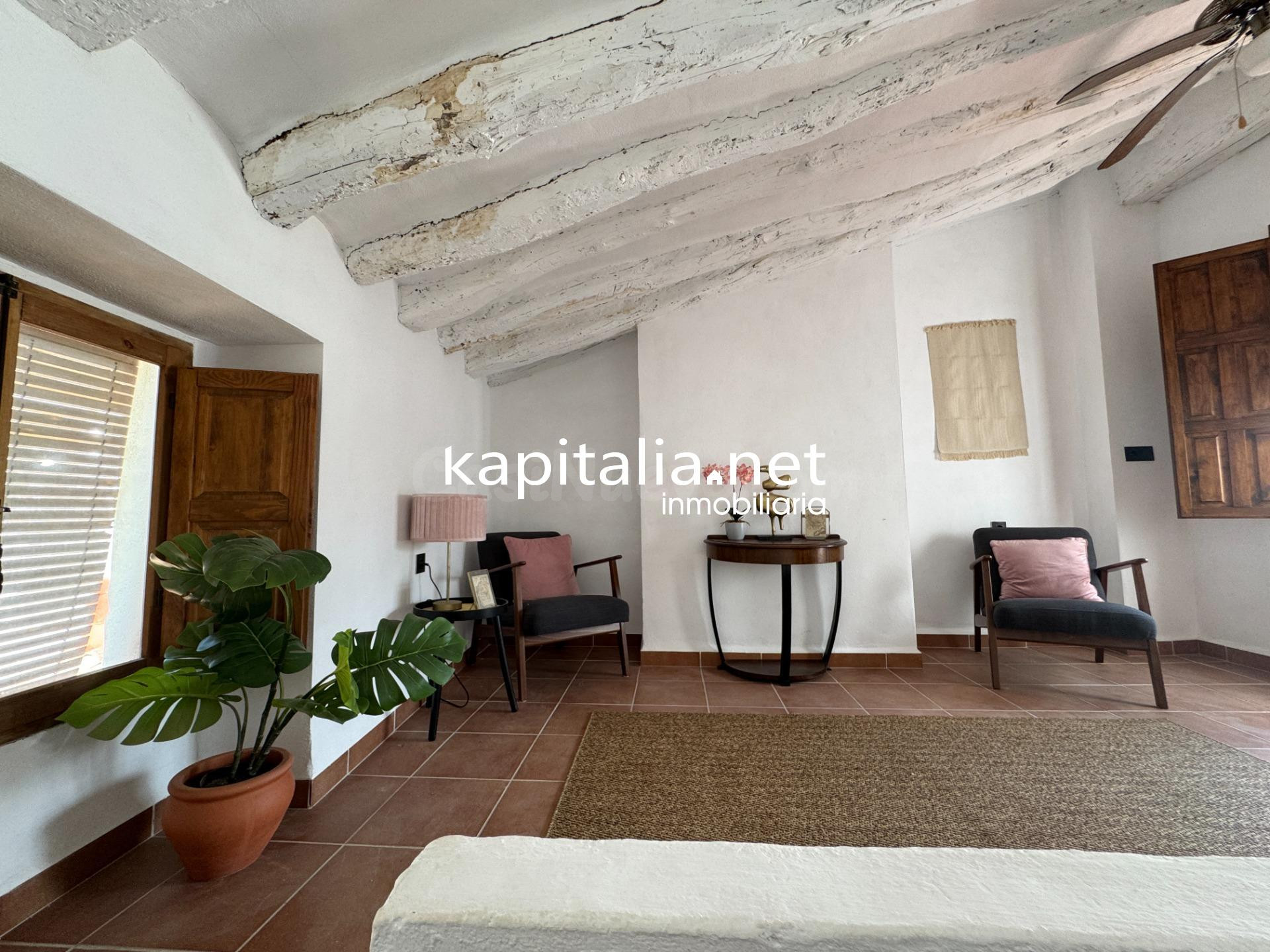 Casa de tres plantas a la venta en Ontinyent