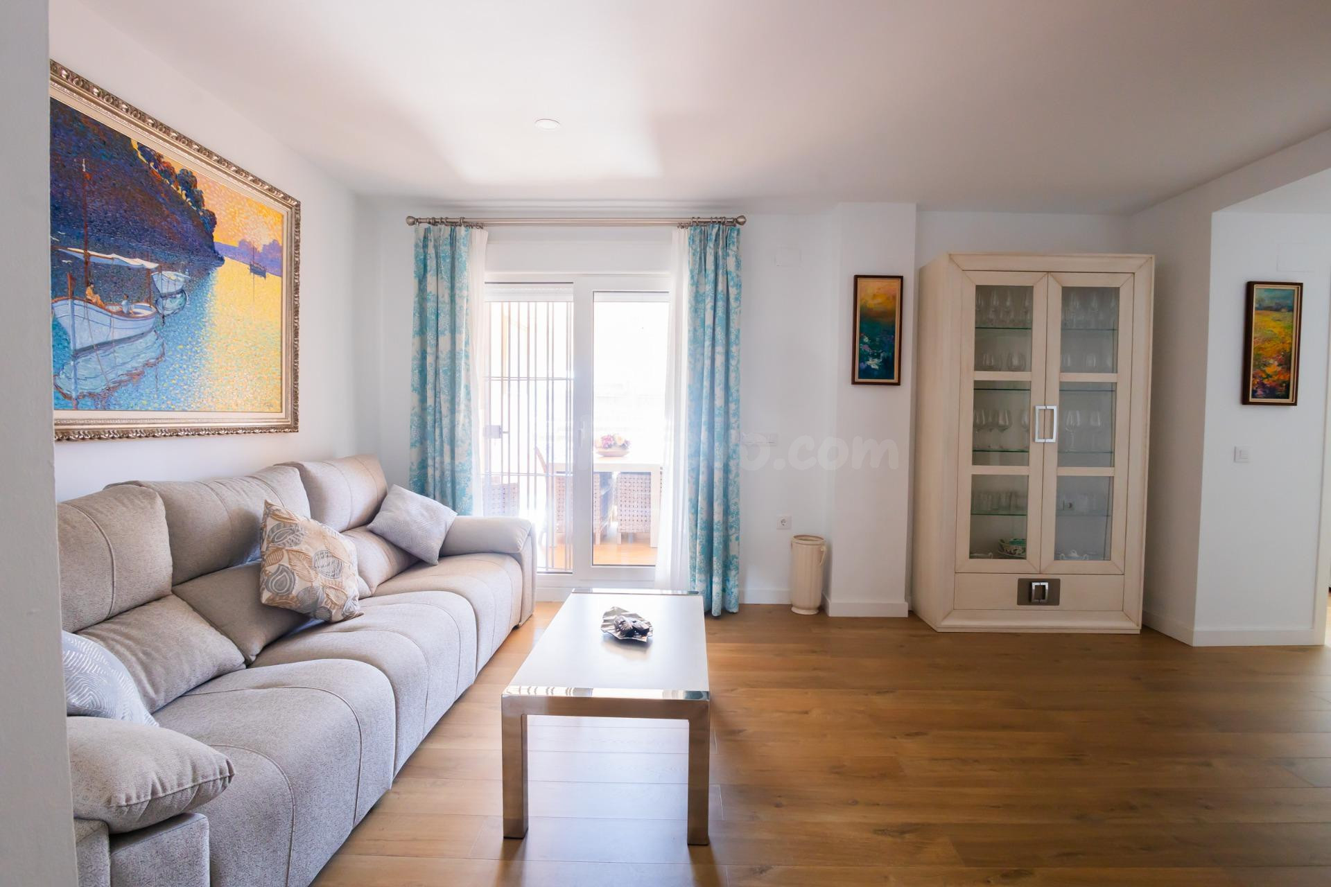 Piso con jardín de 138m2 y piscina, amueblado y listo para entrar a vivir (Zona Bajo de Guía)