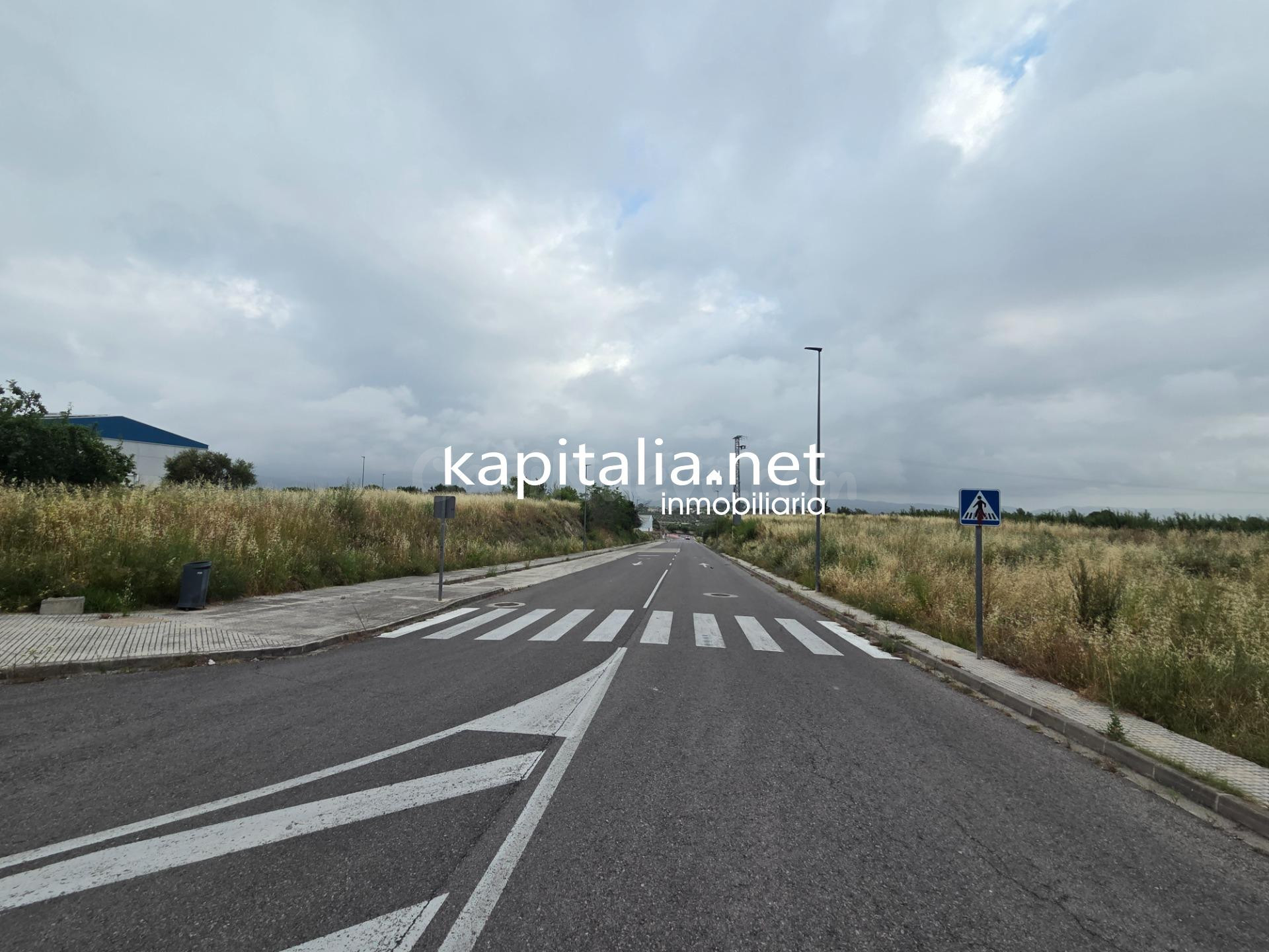 Parcela industrial urbanizada a la venta en Ontinyent