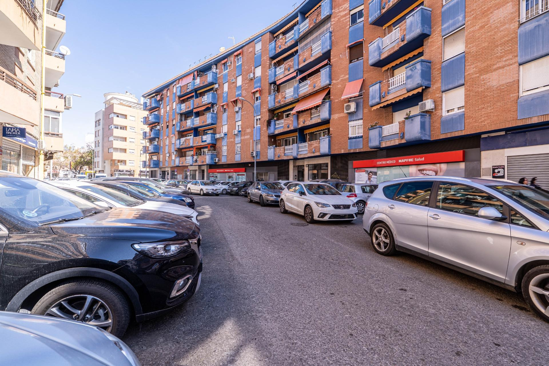 Local comercial 233m² en venta - Luis Montoto - Santa Justa
