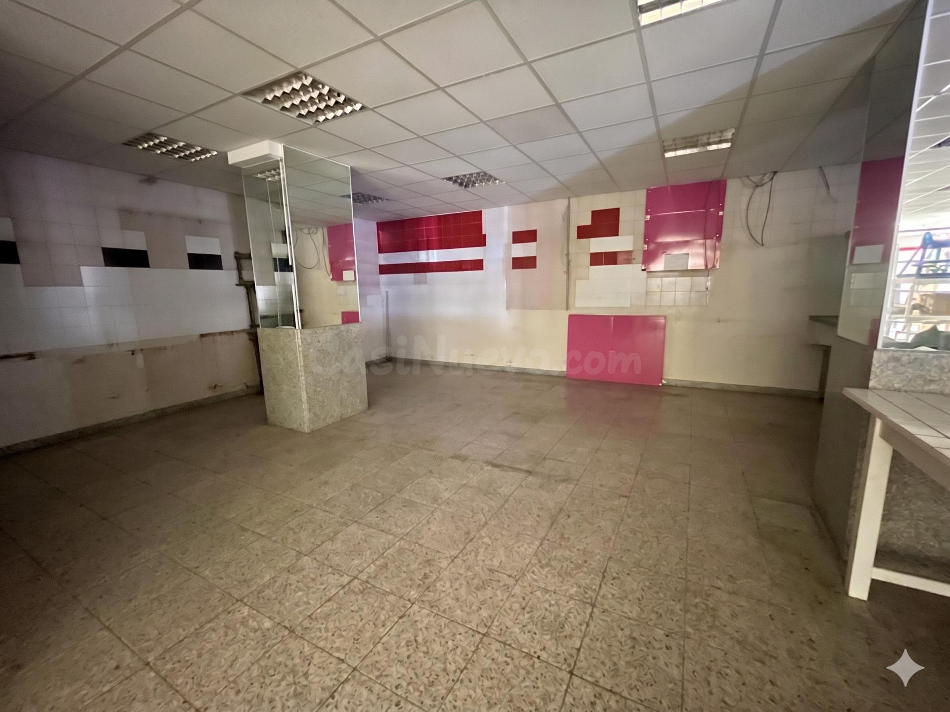 LOCAL zona comercial de 100 m2 con posibilidad de hacer viviendas y comprar hasta 460m2