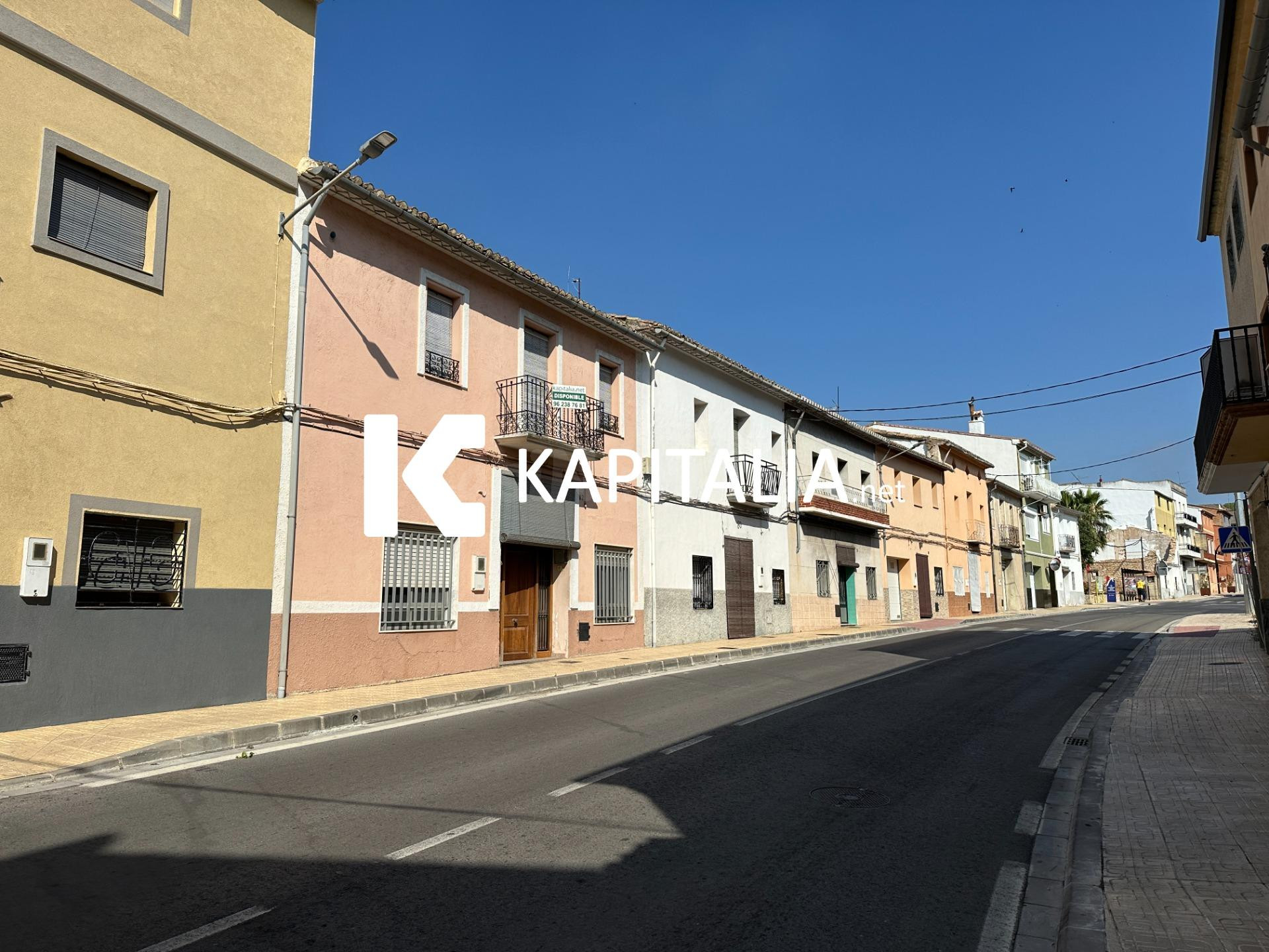 CASA en VENTA en el centro de Llutxent con patio y un enorme