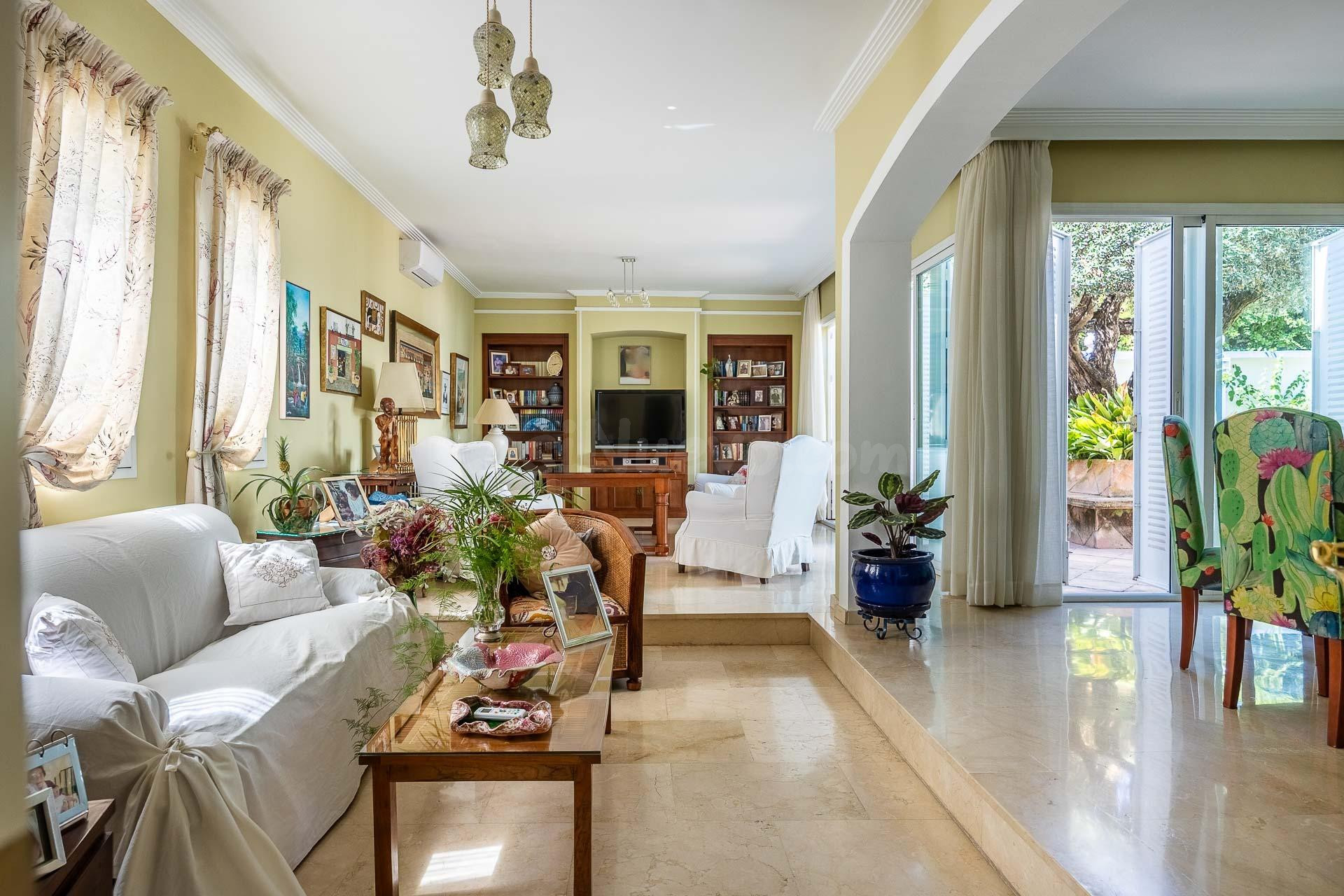 Chalet Independiente en Tomares – Diseño, Espacio y Ubicació - foto 5