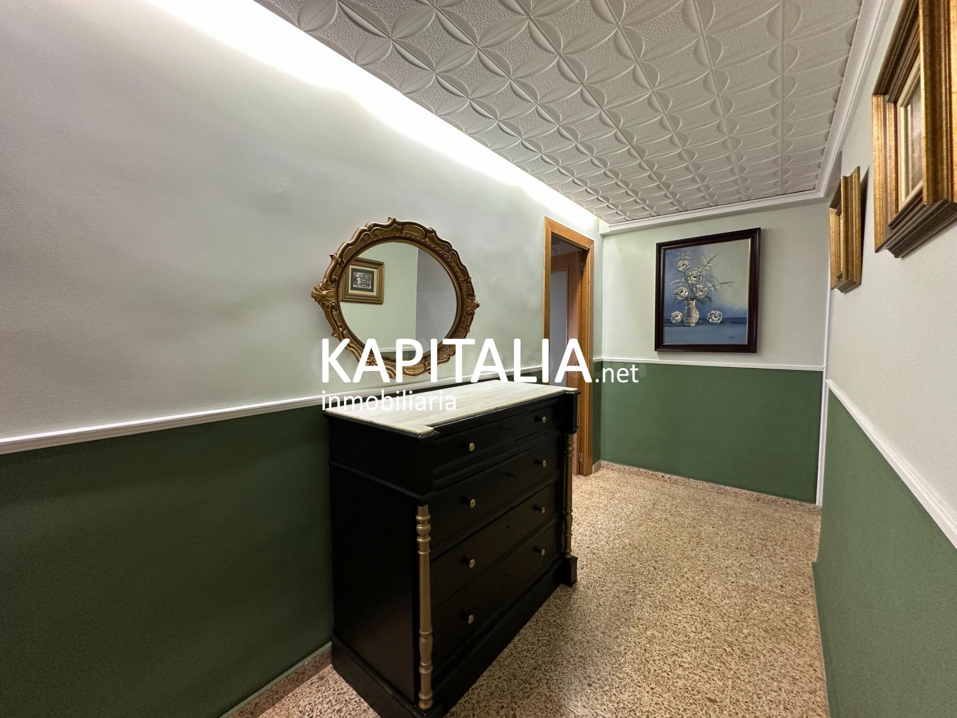 Piso en VENTA en Xàtiva con garaje, ascensor y balcón en la zona de Doctor Simarro