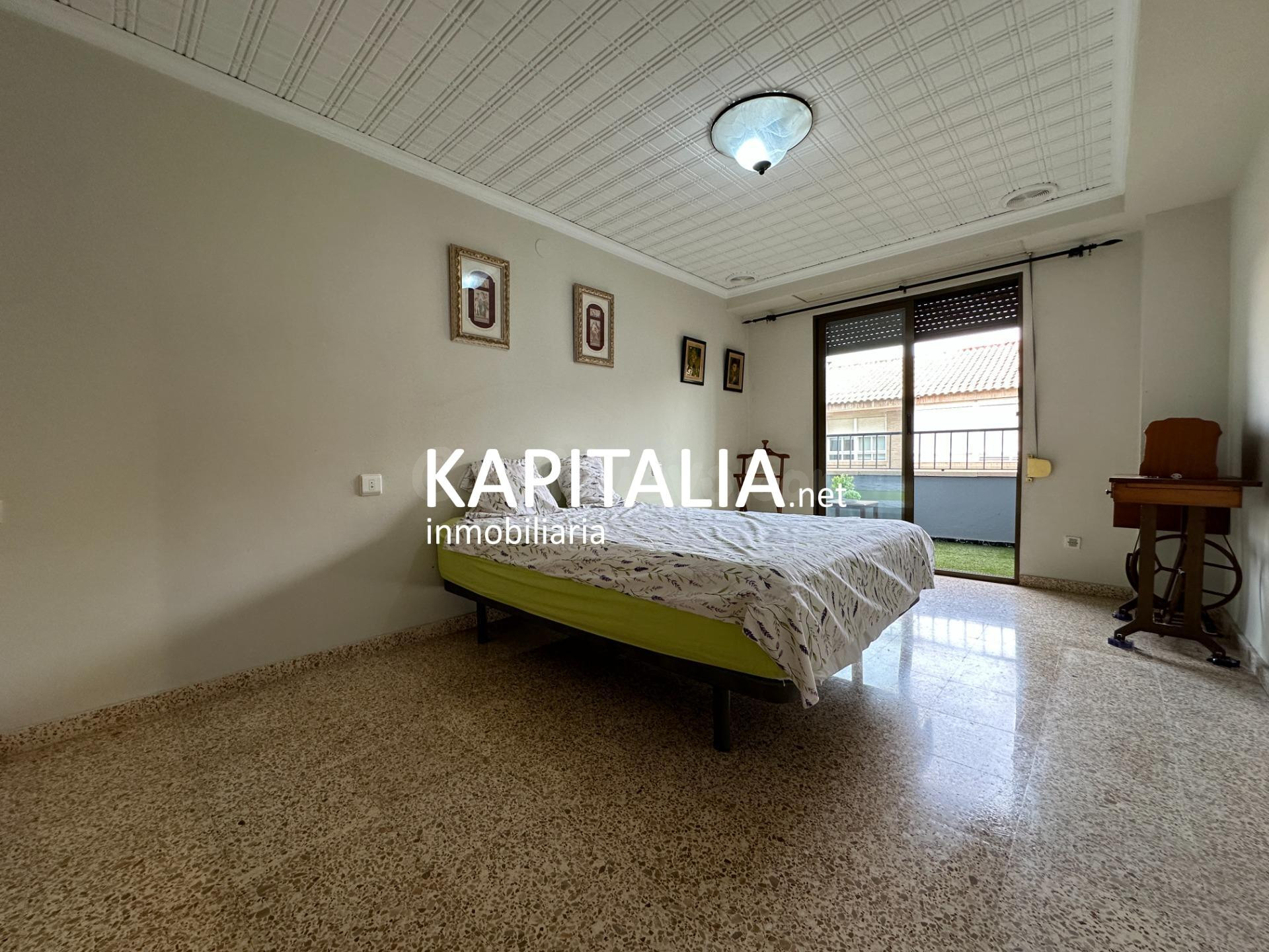 Piso en VENTA en Xàtiva con garaje, ascensor y balcón en la  - foto 2