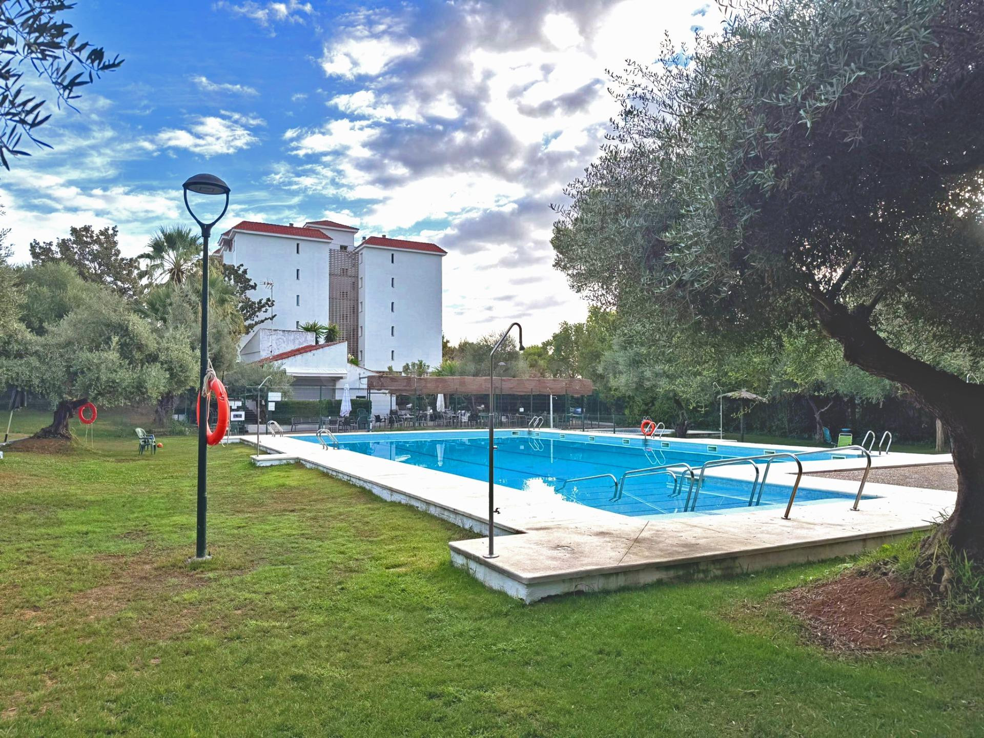 Piso en urbanización con piscina