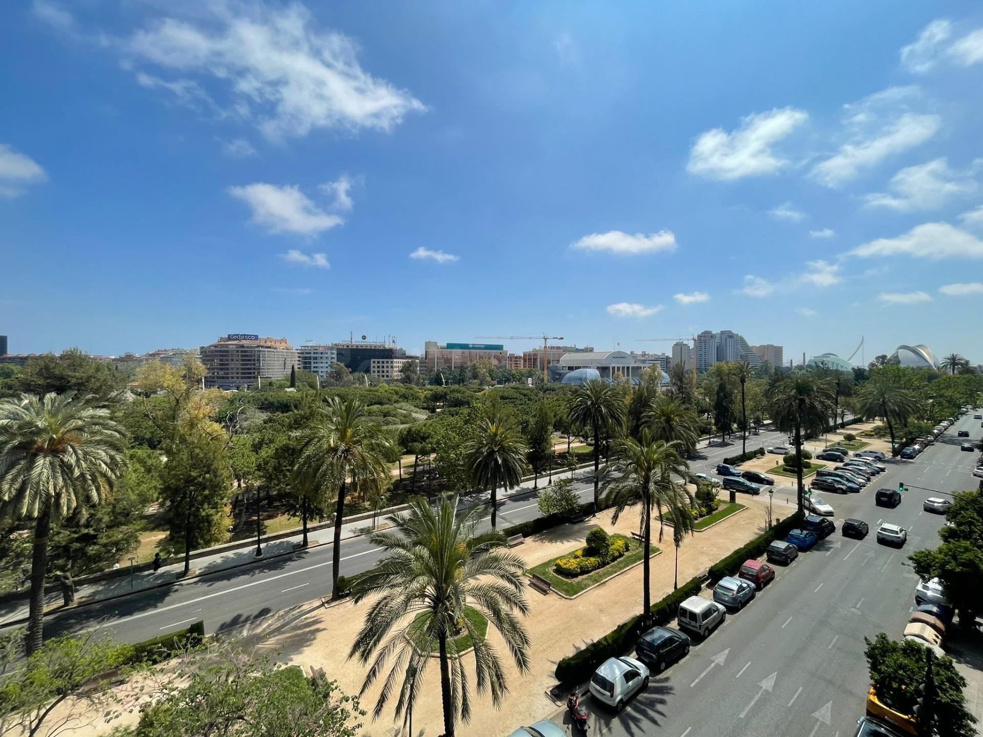 PISO SENORIAL CON VISTAS AL RIO TURIA