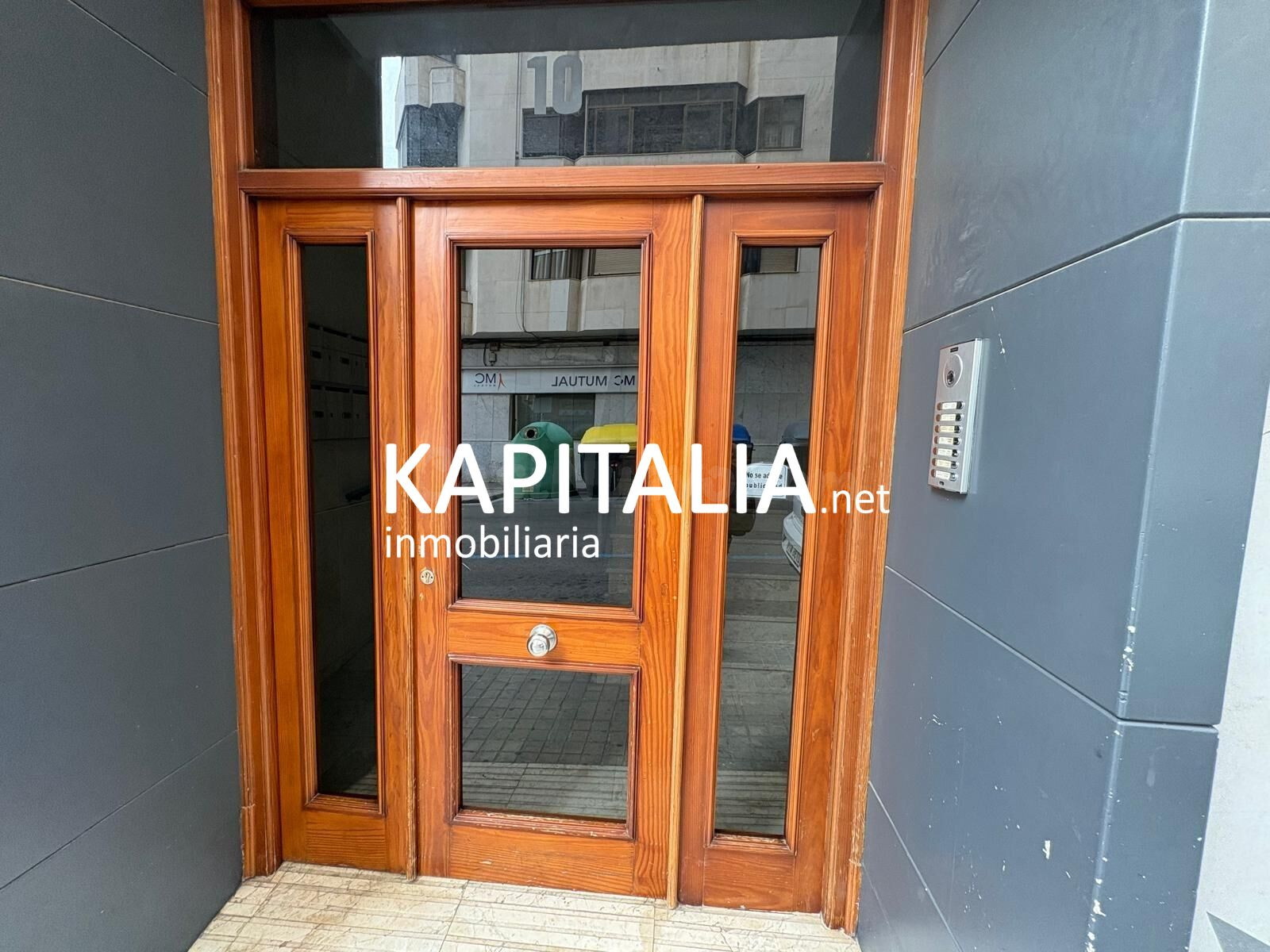 ¡Vive en el corazón de Xàtiva! Amplio piso esquinero de 4 habitaciones con ascensor