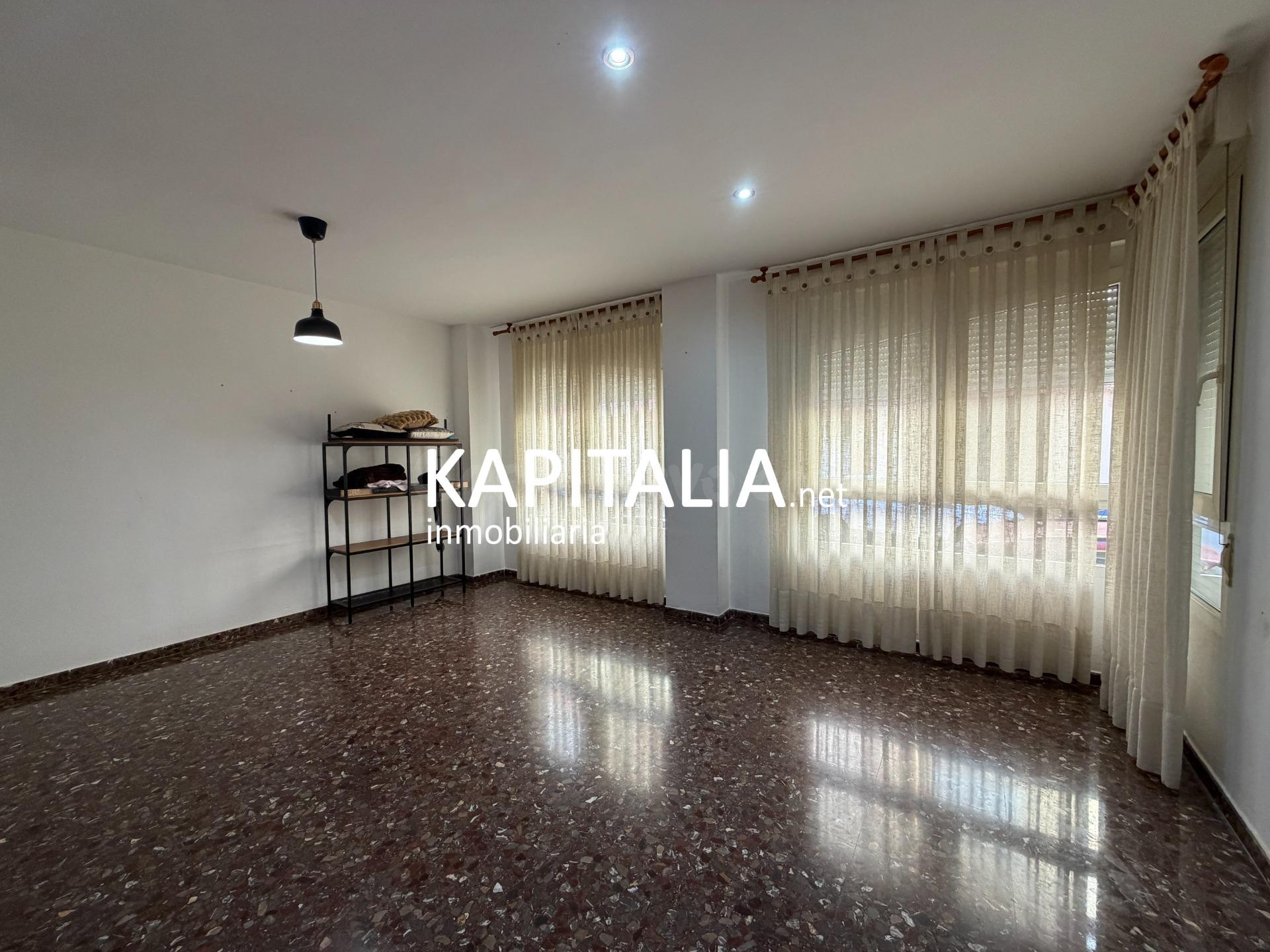 Piso Alquiler sin muebles cerca de la universidad, cómodo y  - foto 2