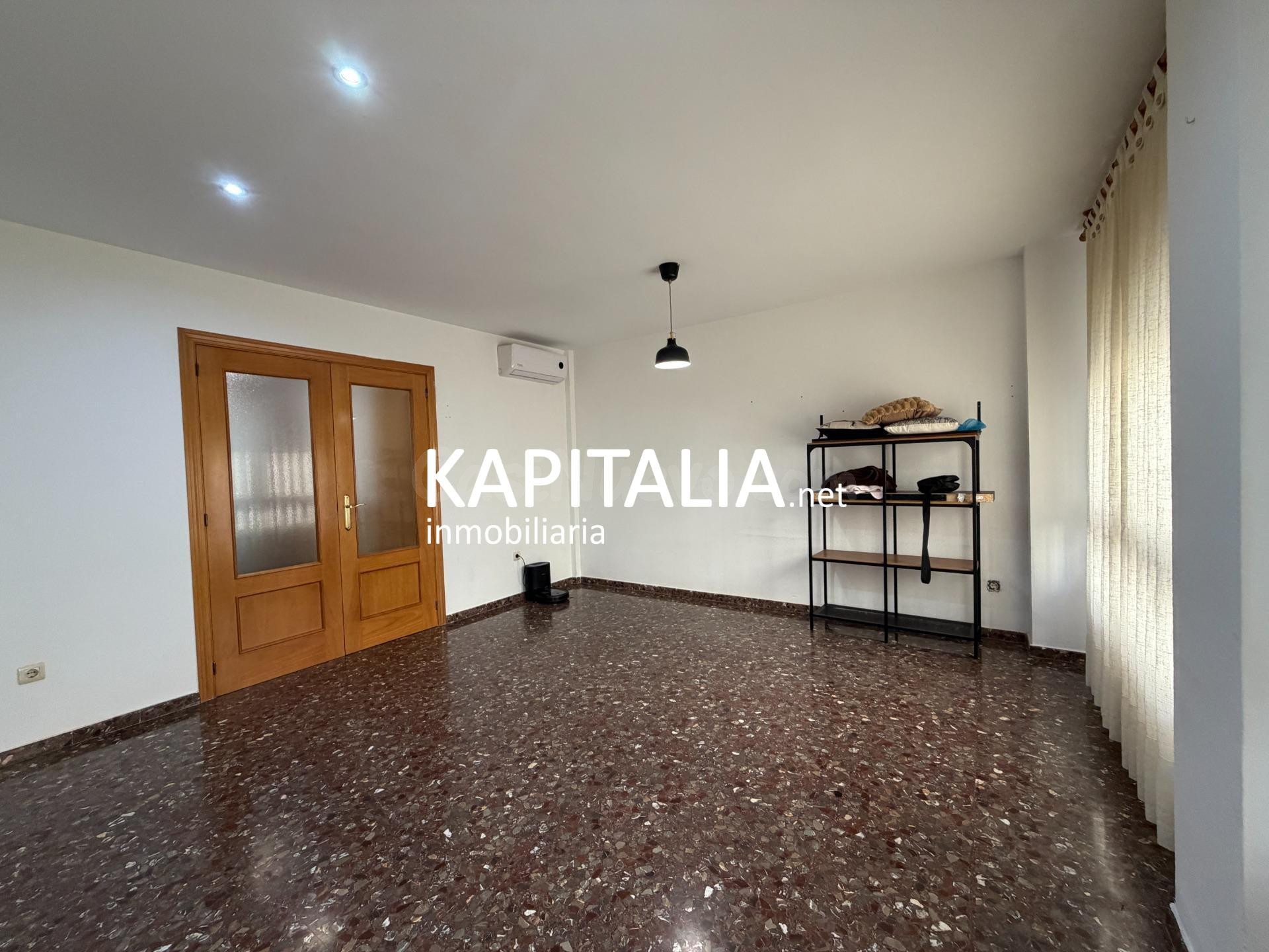 Piso Alquiler sin muebles cerca de la universidad, cómodo y  - foto 3