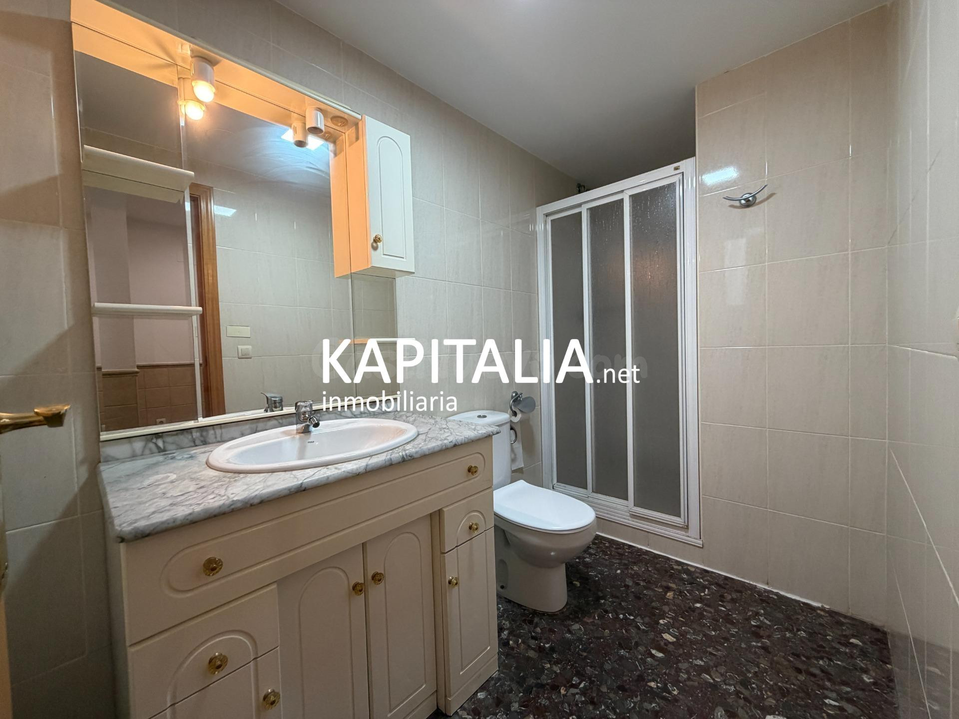 Piso Alquiler sin muebles cerca de la universidad, cómodo y  - foto 5