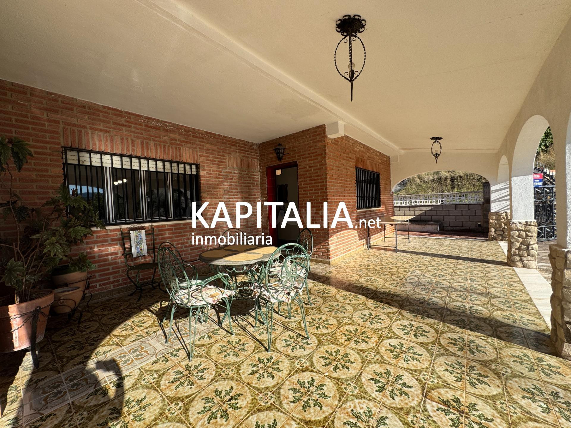 Chalet independiente en venta en Ontinyent con piscina y gra - foto 2