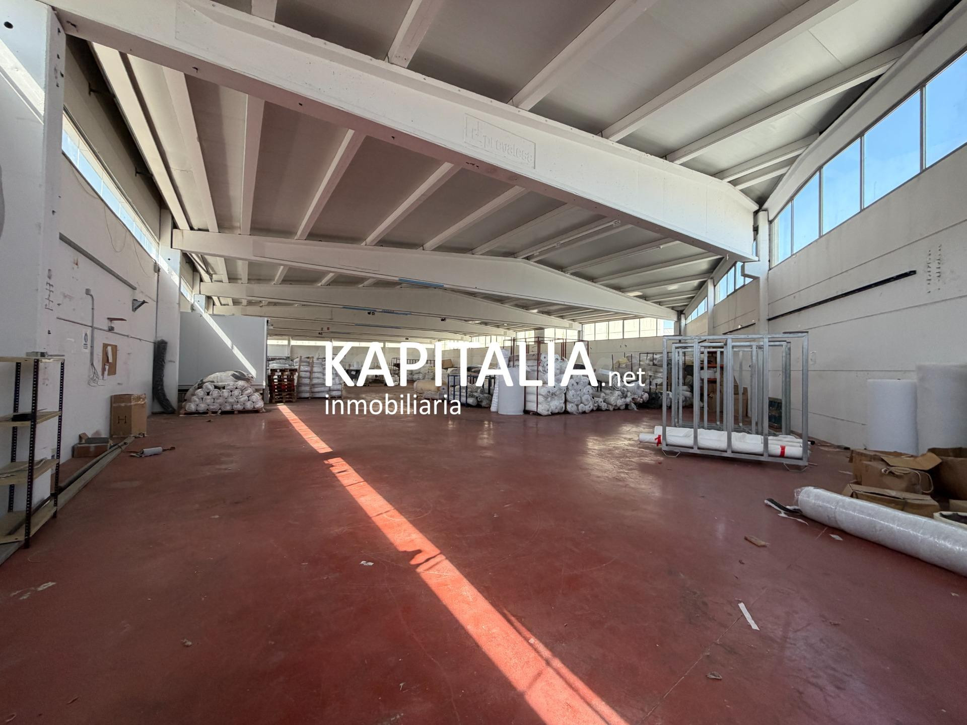Nave de grandes dimensiones en Atzaneta de Albaida.