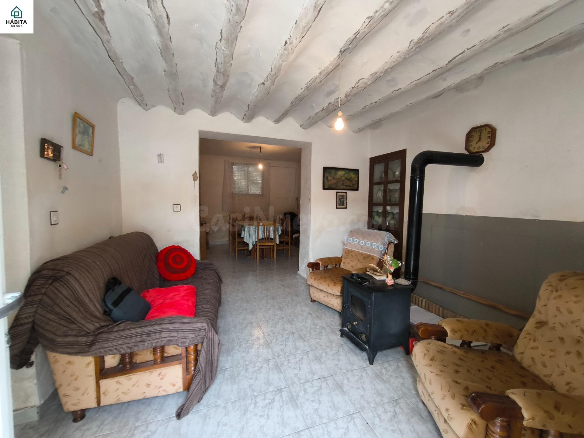 Casa de pueblo en esquina con gran terraza y muchas posibilidades