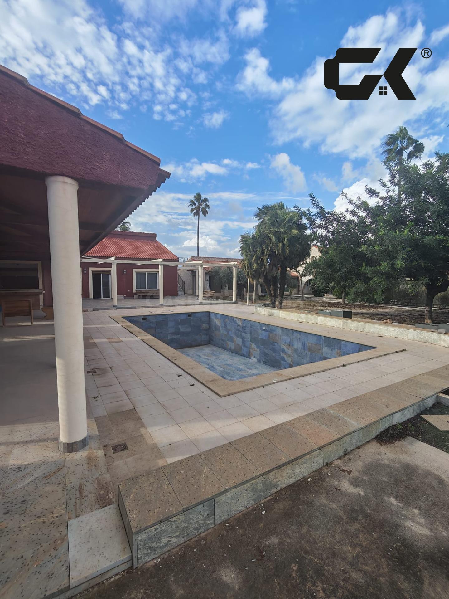 Exclusiva finca con amplias instalaciones y múltiples posibilidades en Sangonera la Seca