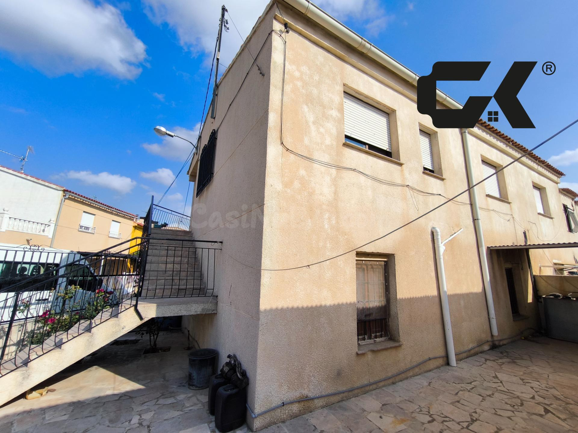 Amplia vivienda con cochera (Nave), patio y terraza en La Paca (Lorca)