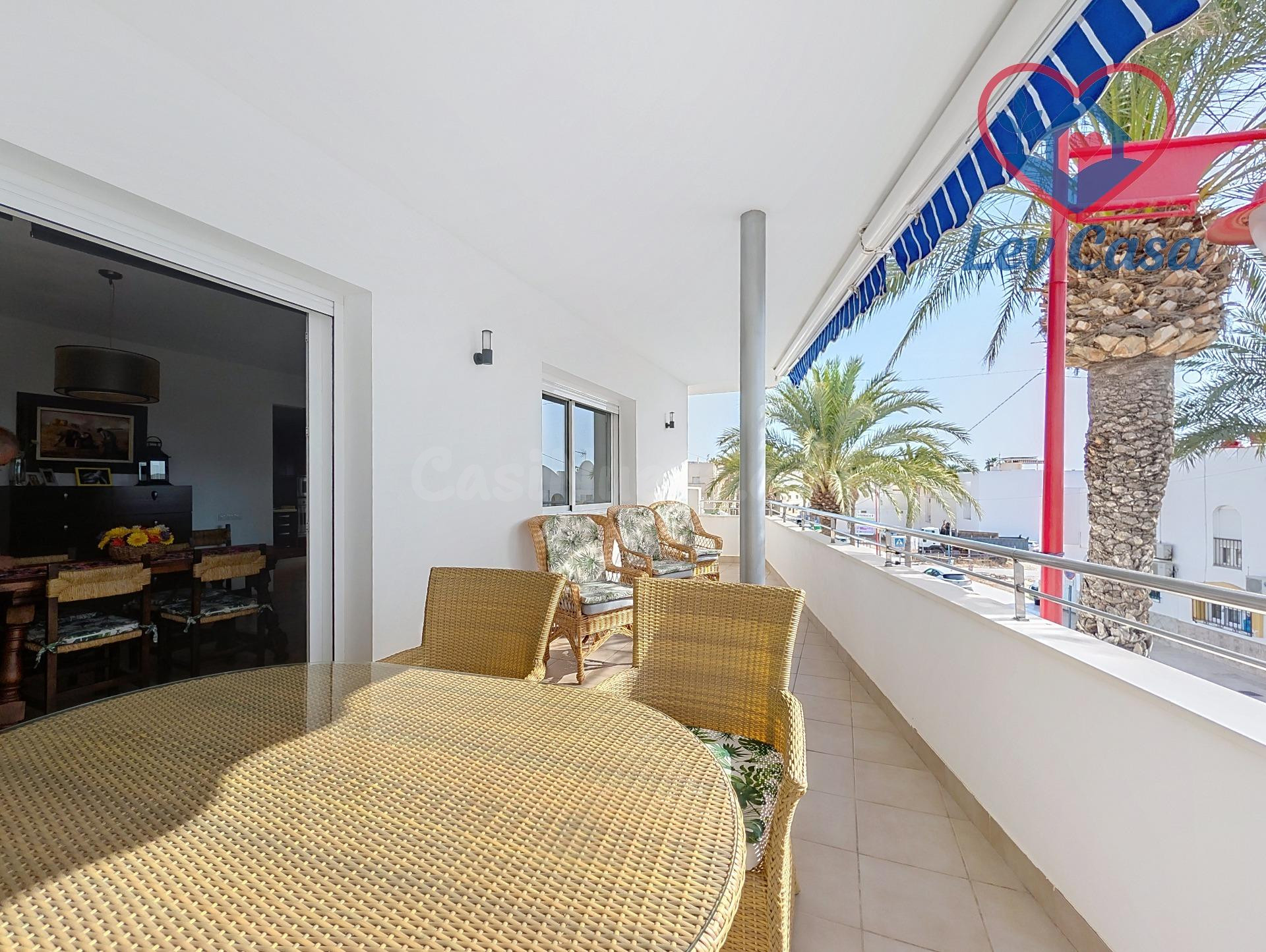 Casa en venta en Carboneras a 100 m de la playa, con vistas  - foto 2