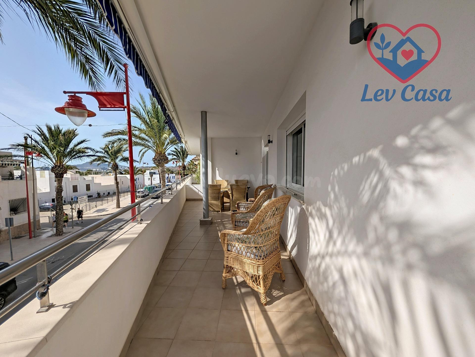 Casa en venta en Carboneras a 100 m de la playa, con vistas  - foto 3
