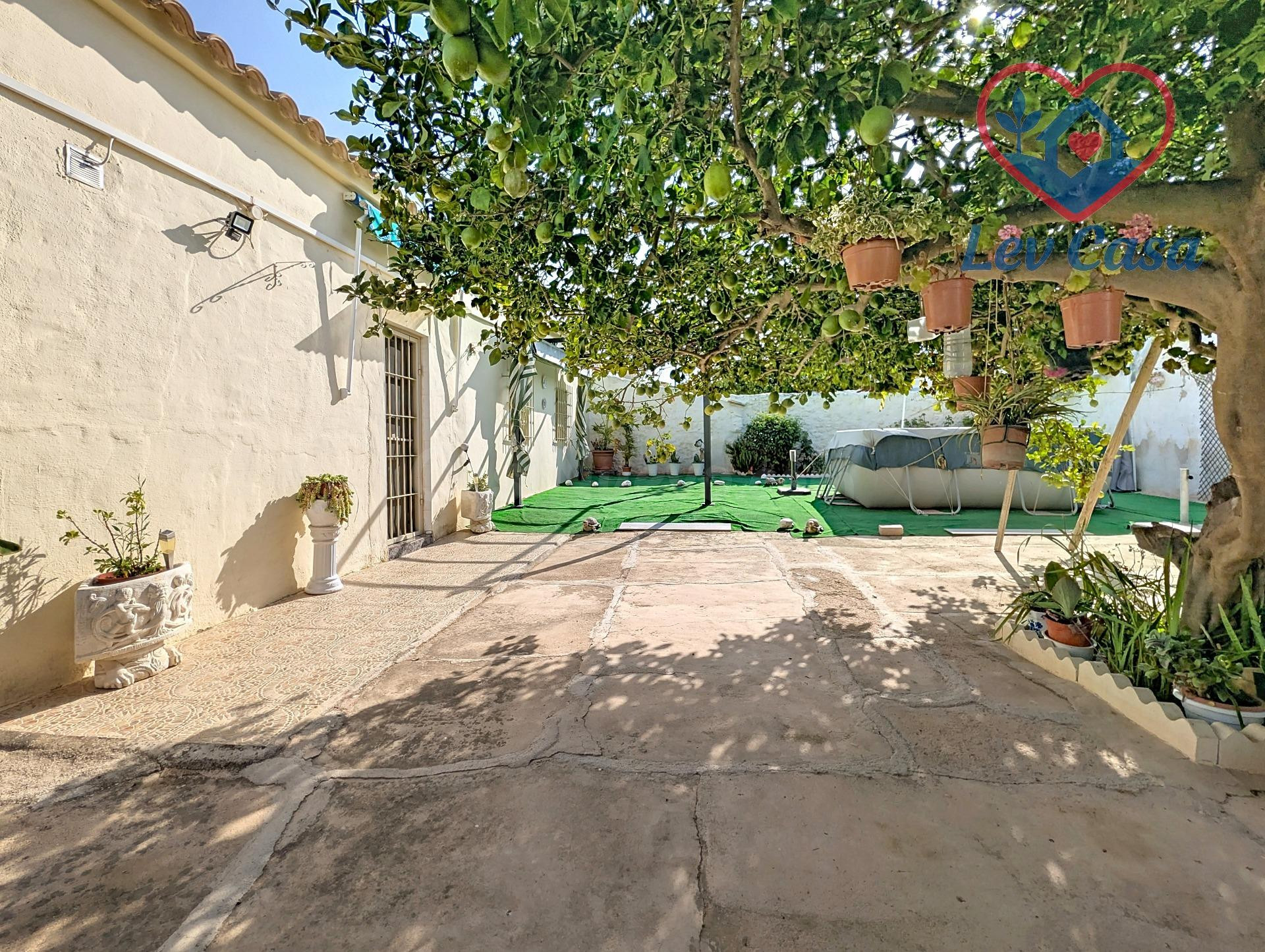 Casa de pueblo reformada con patio y parcela de 1.225 m2 en Cueva de Pagán