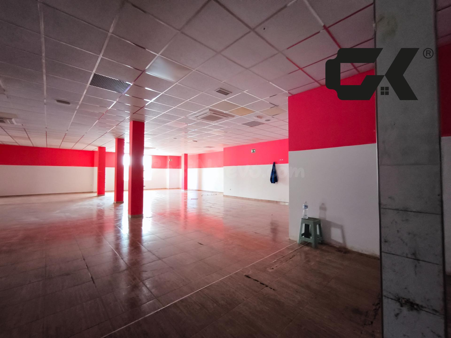 Local comercial en alquiler en Torre Pacheco – 400 m2 – Totalmente climatizado