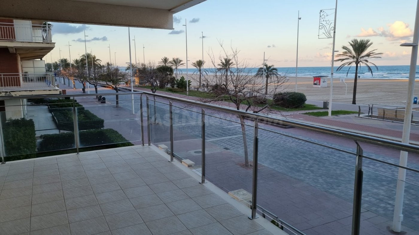 IMPRESIONANTE APARTAMENTO CON VISTAS AL MAR PRIMERA LINEA DE