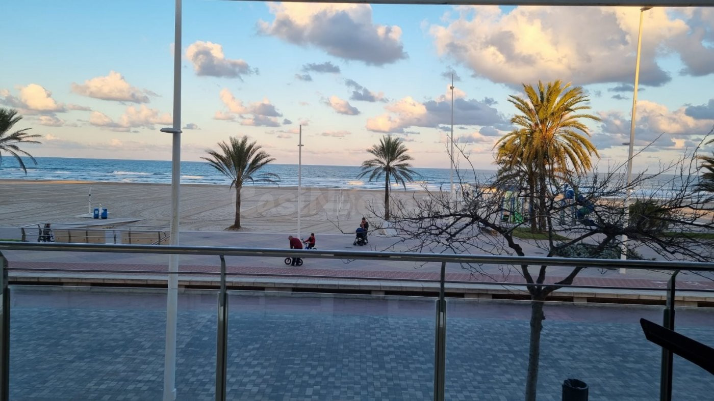 IMPRESIONANTE APARTAMENTO CON VISTAS AL MAR PRIMERA LINEA DE - foto 2