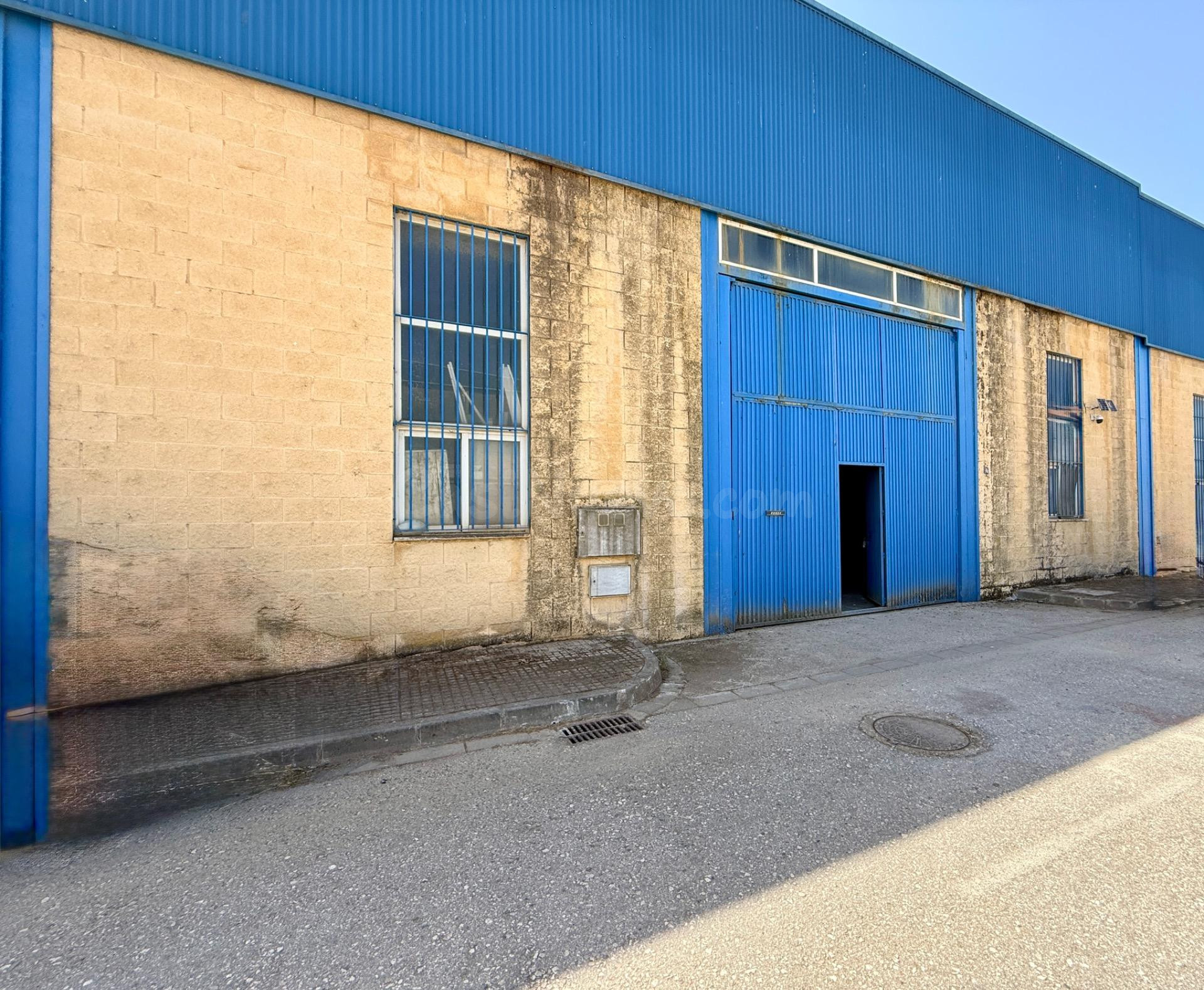 Nave industrial 180m² en venta - Dos Hermanas