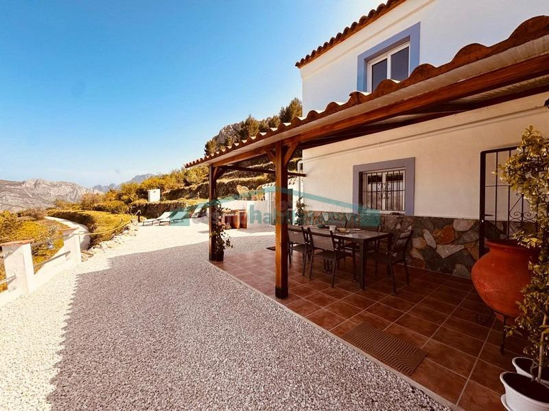 Encantadora casa en Tàrbena con terrazas y entorno natural