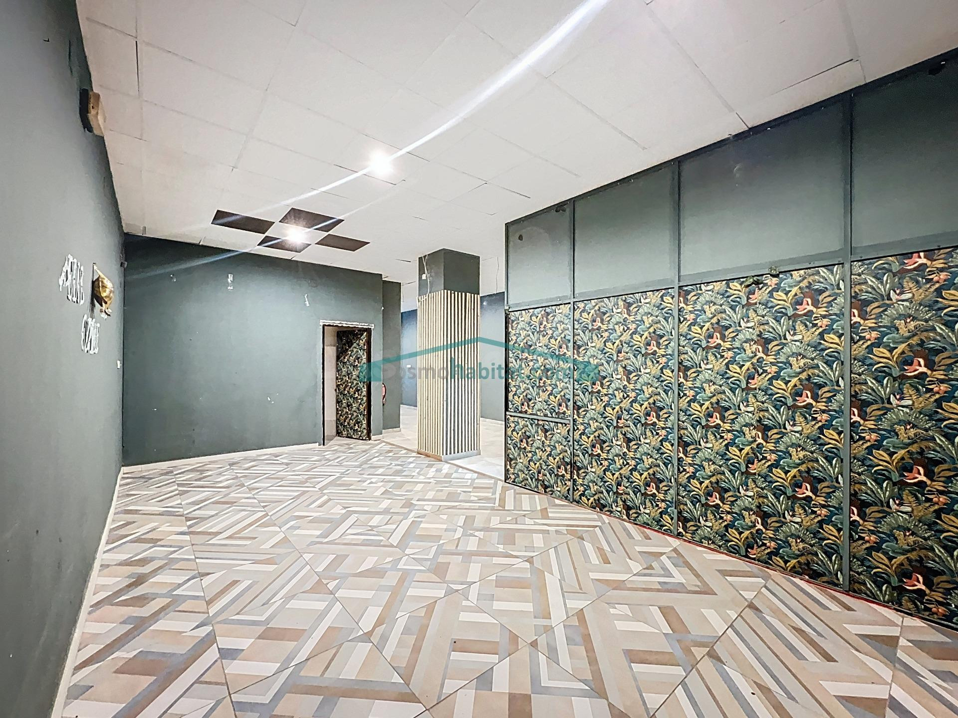 Amplio local comercial, con amplias oportunidades de uso en Valencia