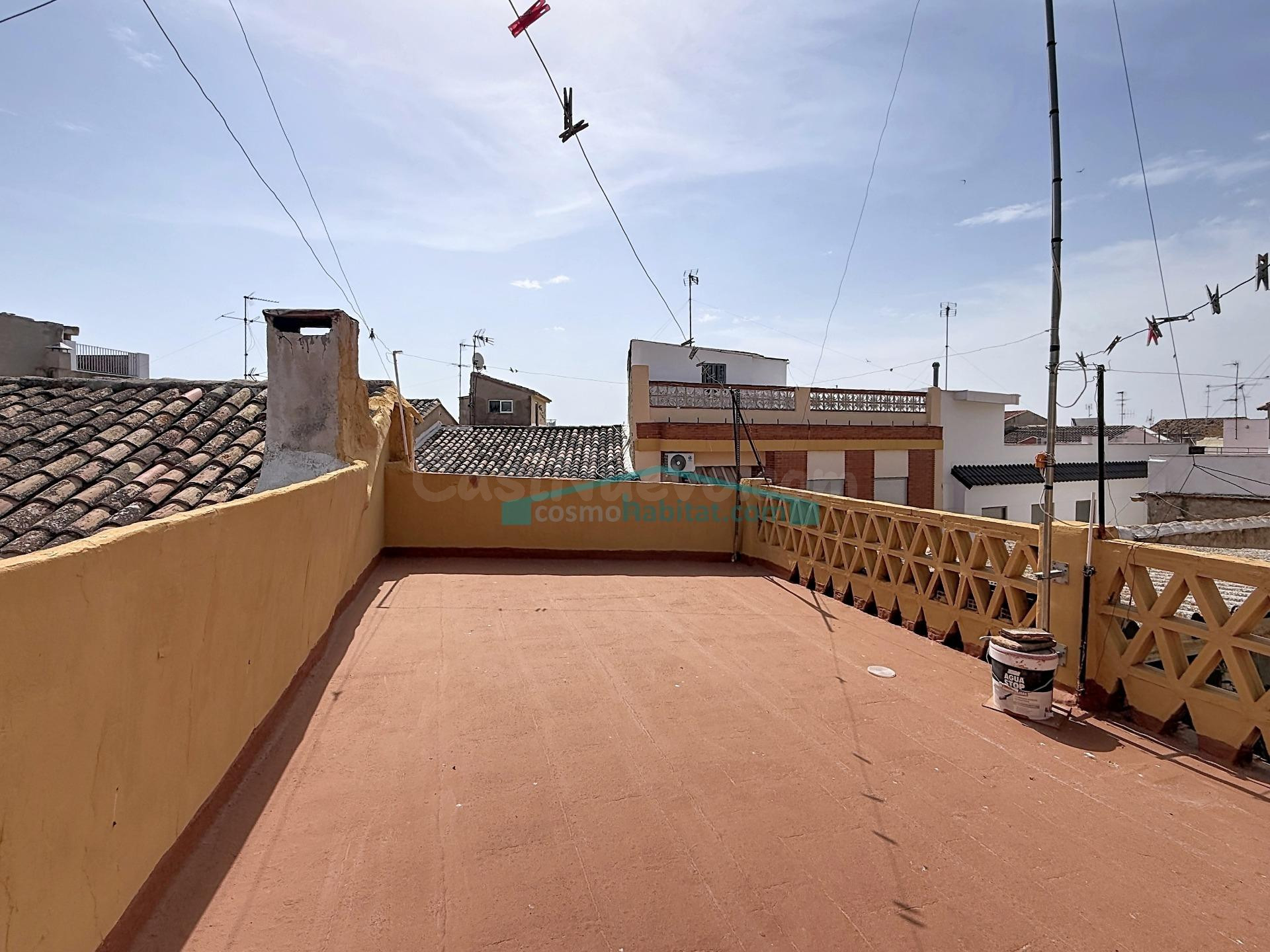 Casa de pueblo reformada con patio y terrazas en Benaguasil