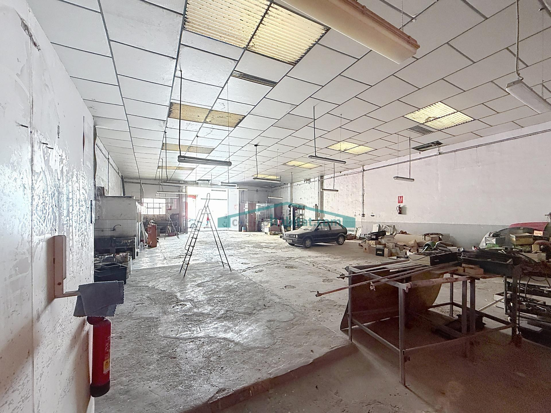 Nave-almacén con gran potencial urbanístico en Moncada