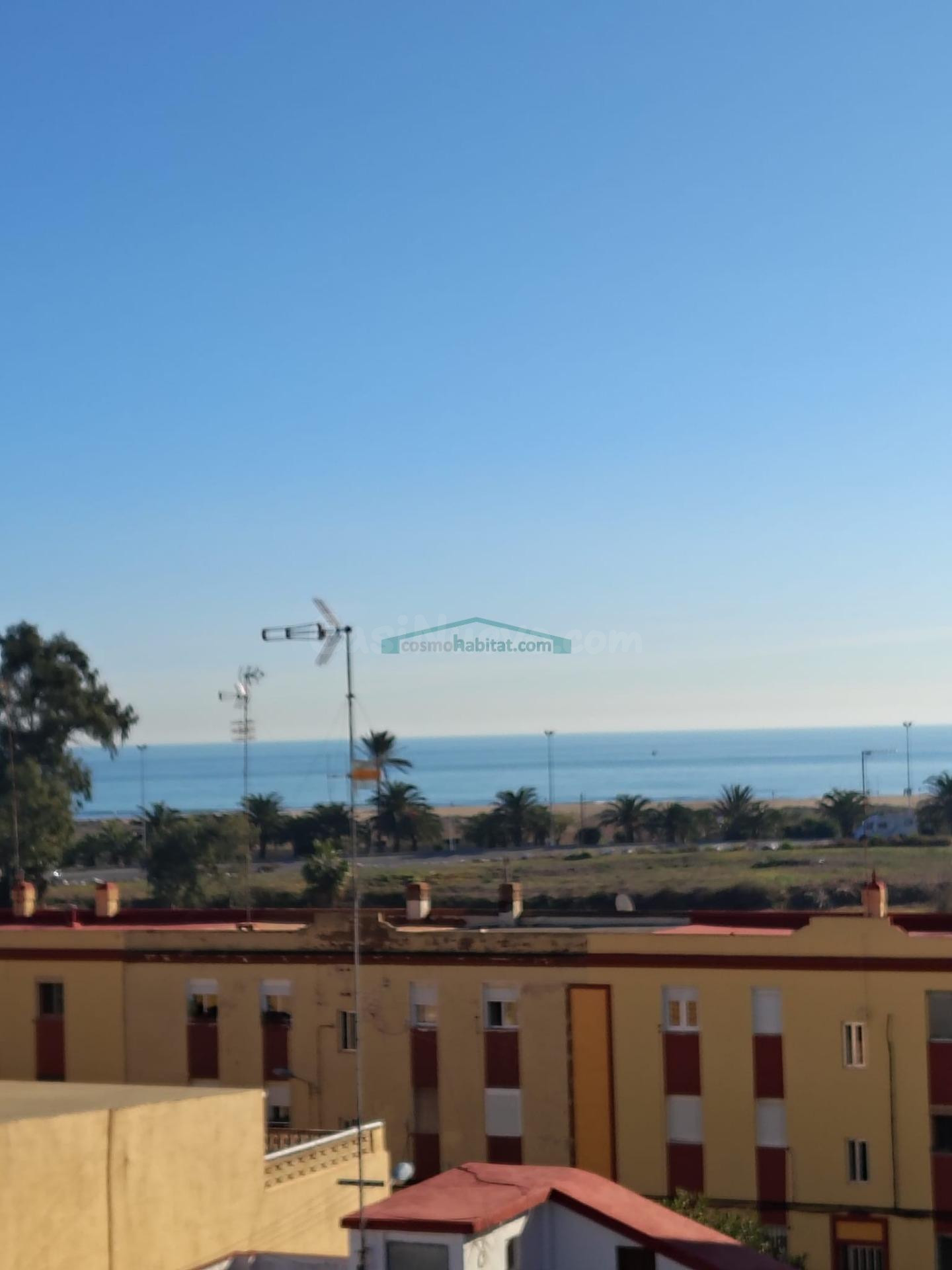 Piso recién reformado a solo 150 metros de la playa de Puerto de Sagunto