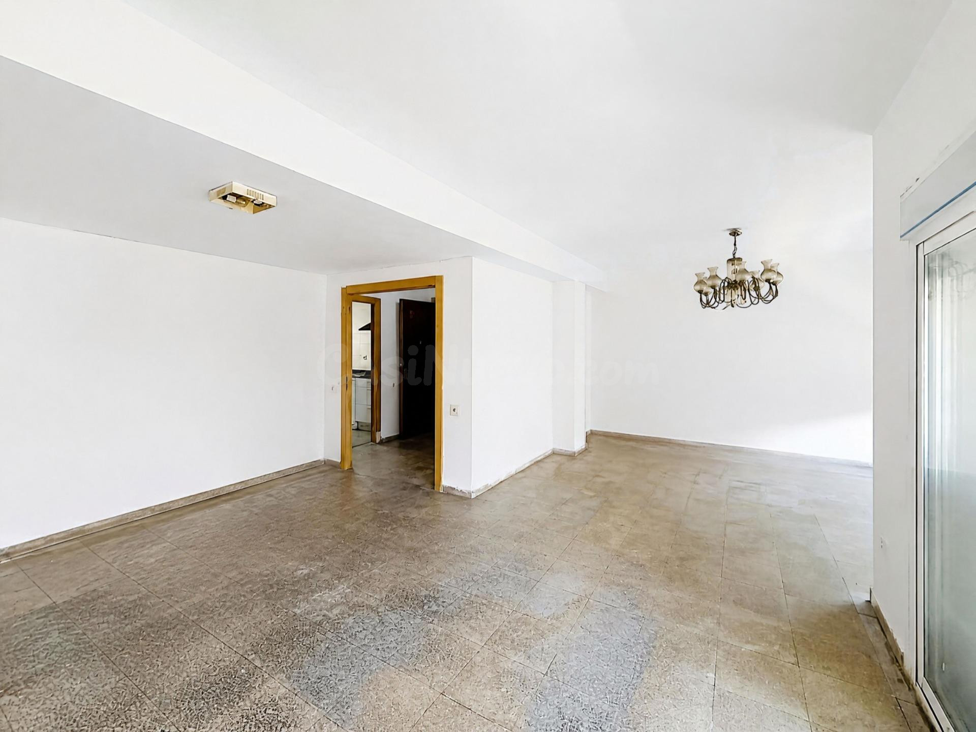 Amplio piso de 5 habitaciones y 129 m2 en zona Primado Reig