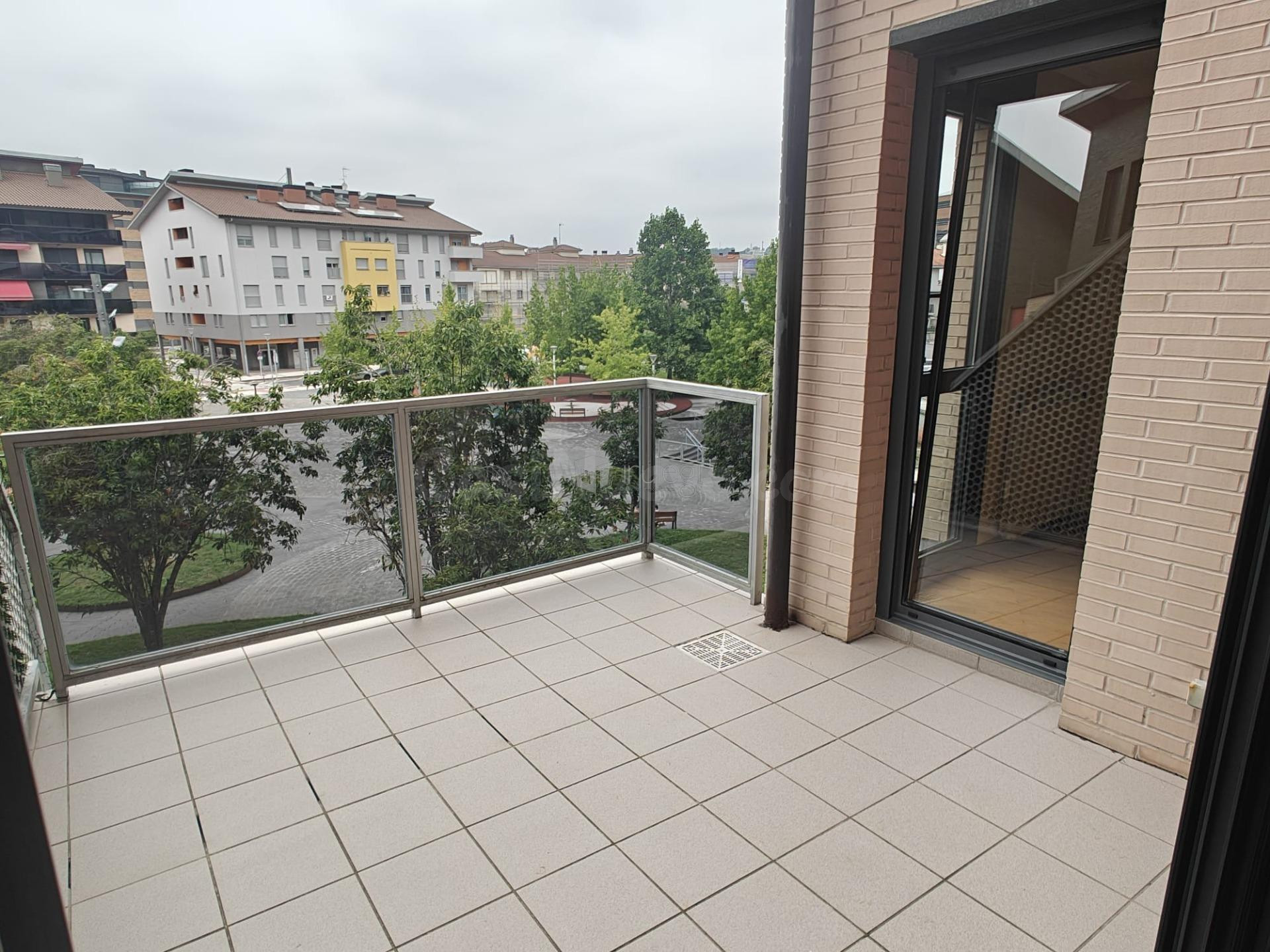 PISO EN VENTA EN ARROBITXULO CON GARAJE CERRADO OPCIONAL, AS - foto 2