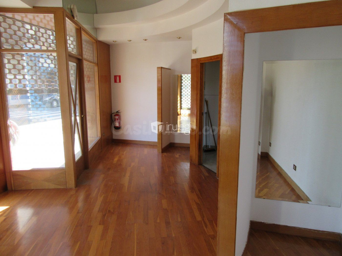 Local comercial 52m² en alquiler - Zona Zumea-Kaleberria - foto 2