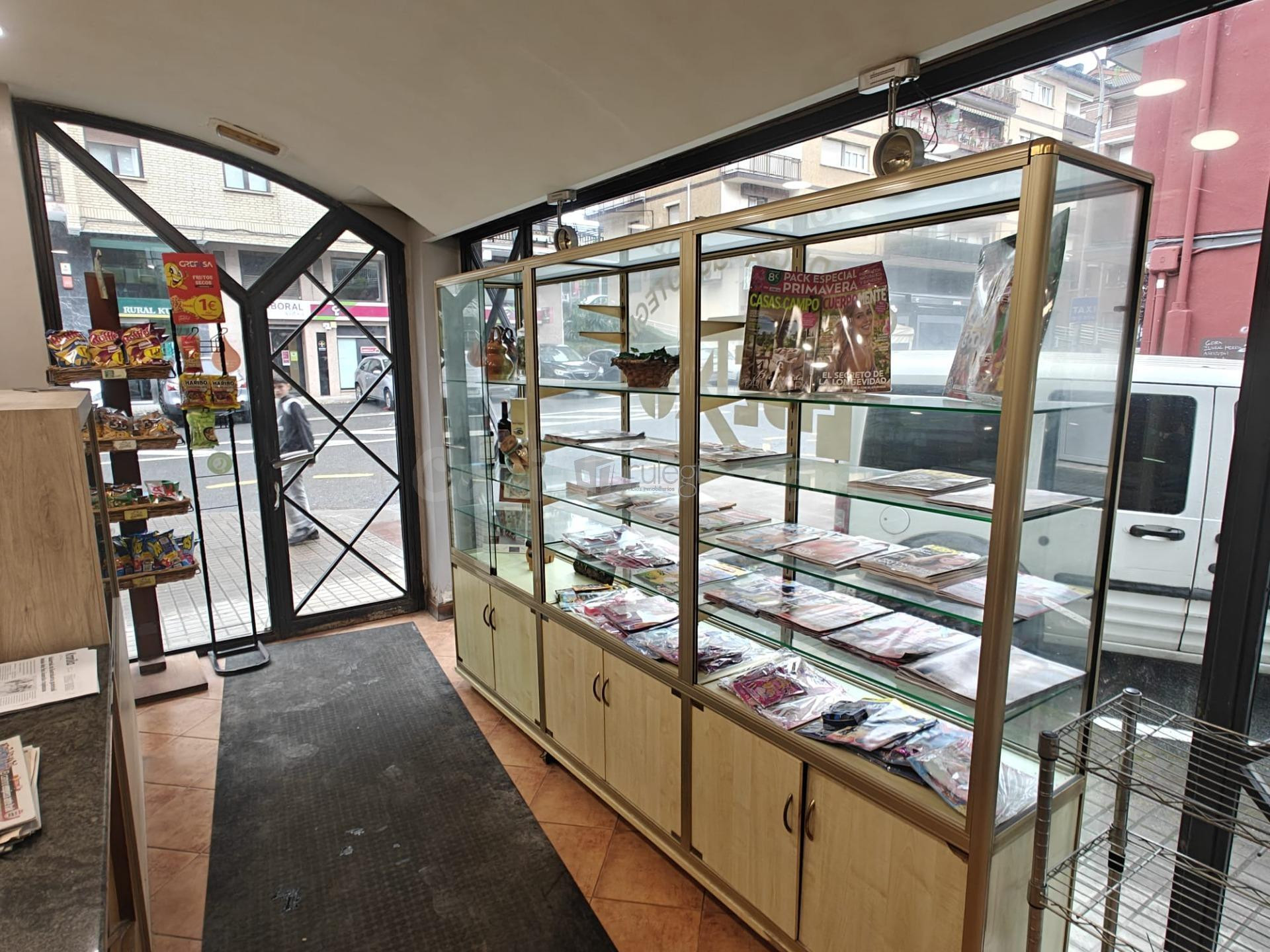 SE VENDE OBRADOR CON TIENDA Y MAQUINARIA COMPLETA EN URNIETA