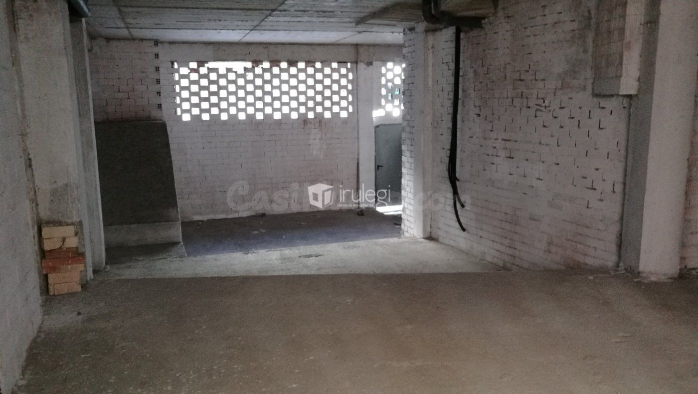 Local comercial 75m² en alquiler - Kaleberria al lado BBVA - foto 2