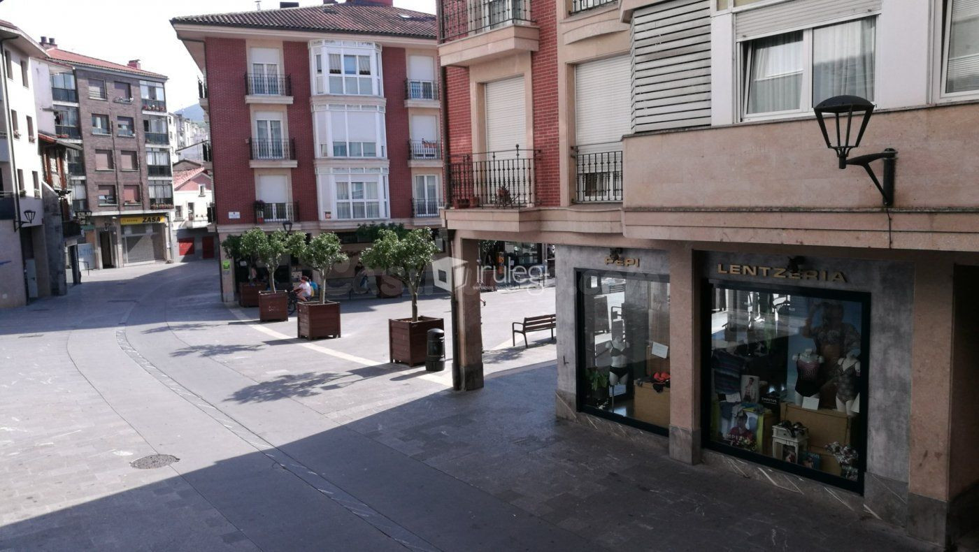 Local comercial 75m² en alquiler - Kaleberria al lado BBVA - foto 5