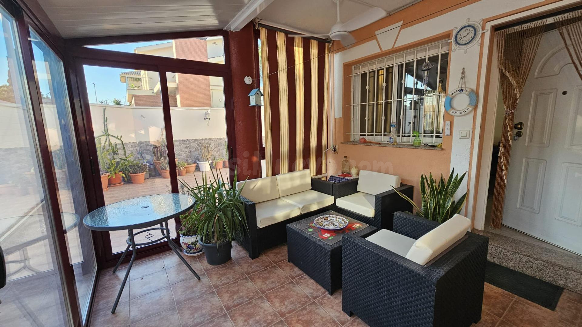 Chalet pareado en esquina con domótica y placas solares — 440 m del Mar Menor