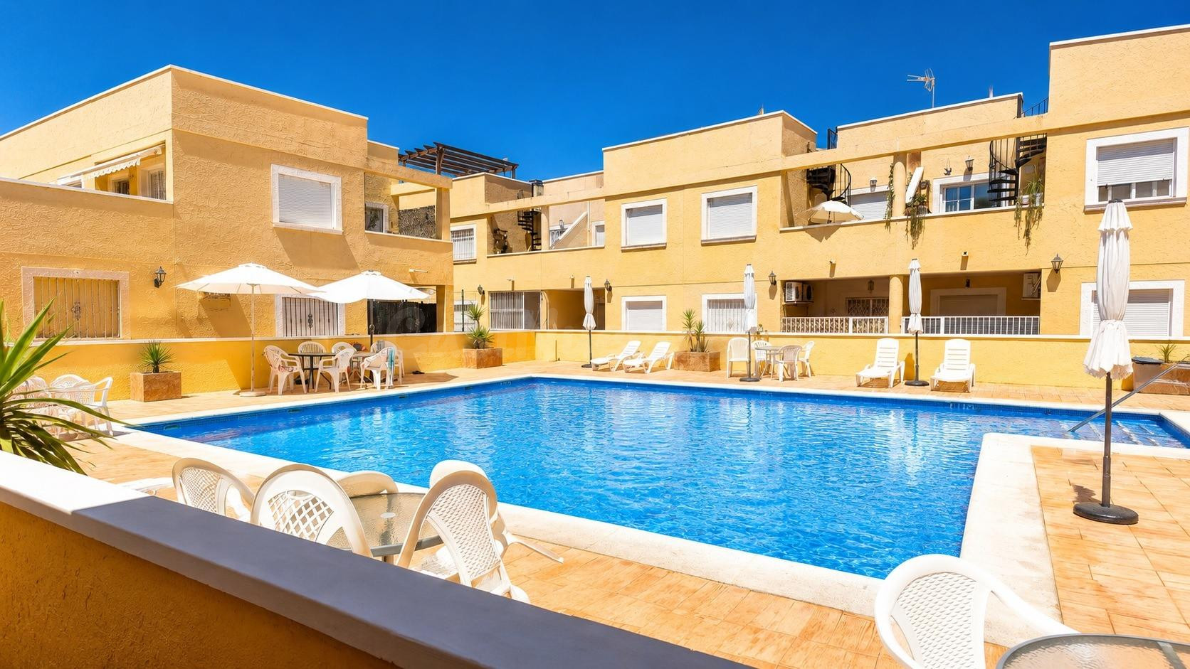 ¡Tu nuevo hogar en Palomares te está esperando! ✨PISCINA COMUNITARIA    a 3 minutos FRENTE AL MAR   vistas al mar