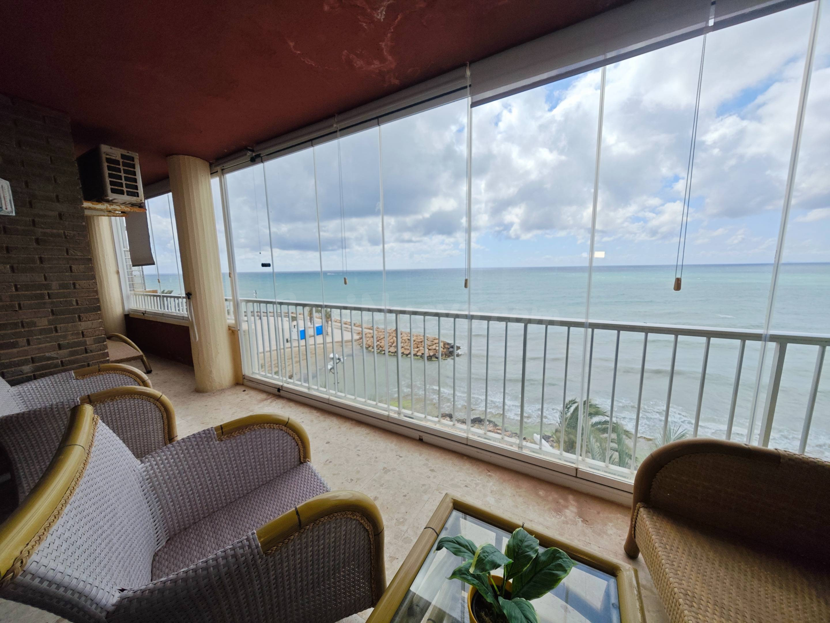 Piso de 3 habitaciones en Torrevieja, paseo marítimo.