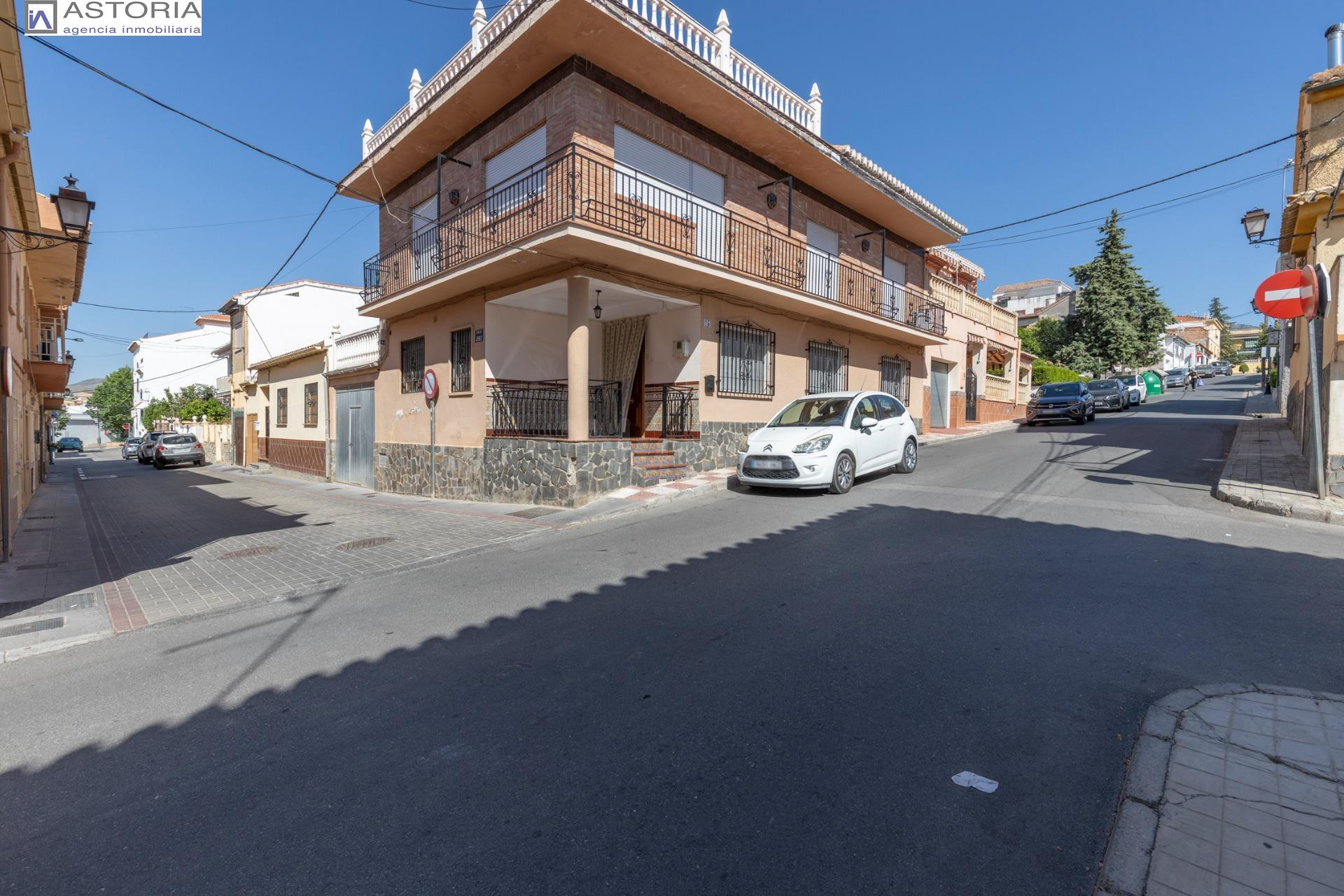 EXCELENTE OPORTUNIDAD EN LA ZUBIA CON PATIO Y JARDÍN